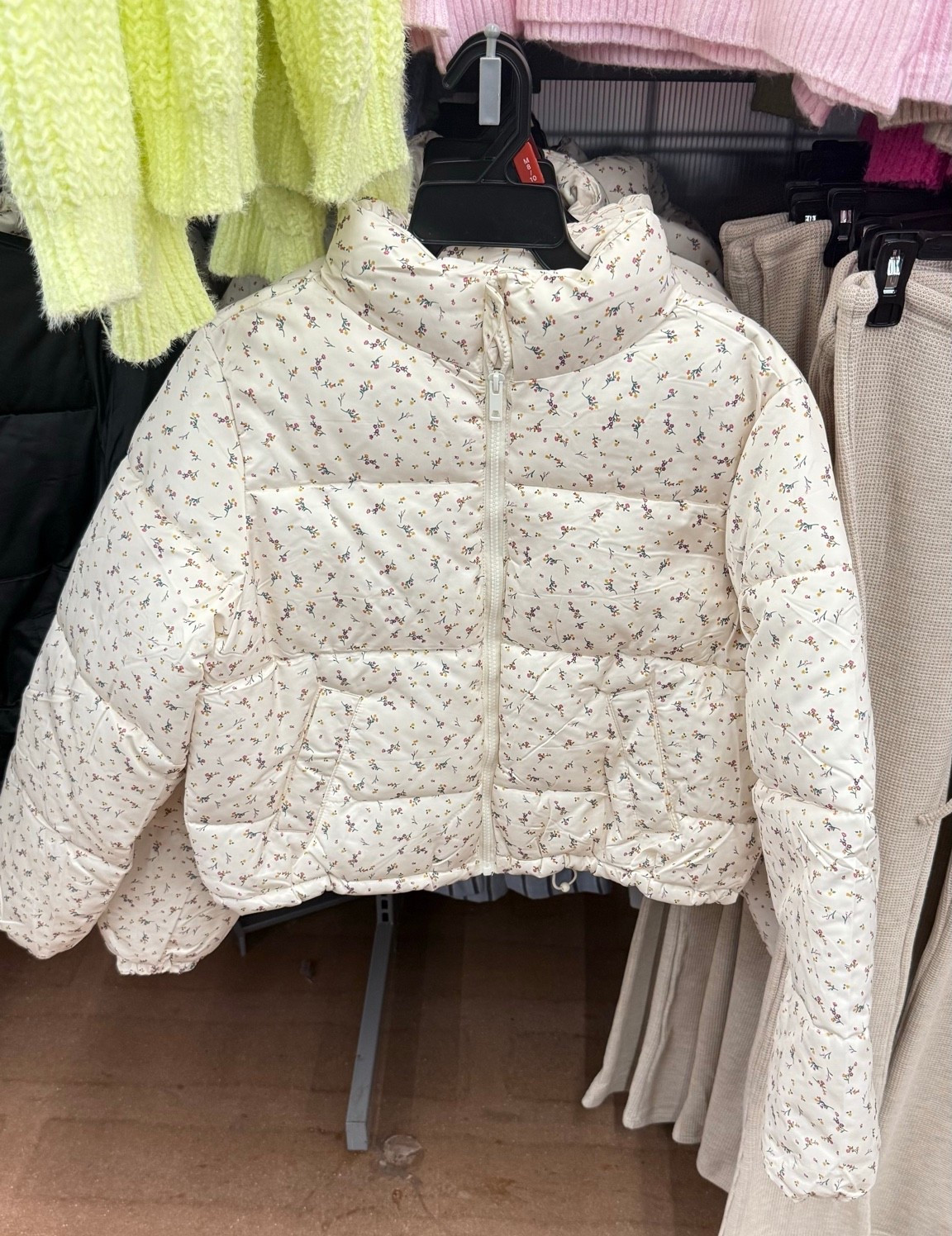 Floral Puffer Jacket long sleeve Women’s

This No Boundaries puffer jacket is a winter staple for staying warm while keeping outfits cute and casual. Lightweight yet cozy, it’s perfect for everyday wear, errands, and layering over sweaters and hoodies.

#LTKSeasonal #LTKMidsize #LTKFindsUnder50