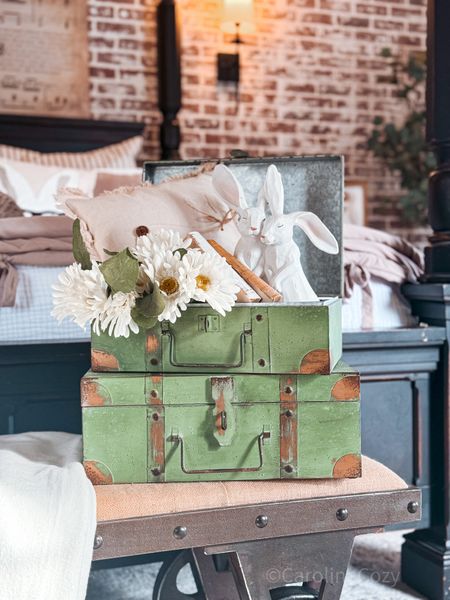 These adorable vintage suitcases from @decorsteals are today’s steal! 

#LTKstyletip #LTKhome #LTKfindsunder100