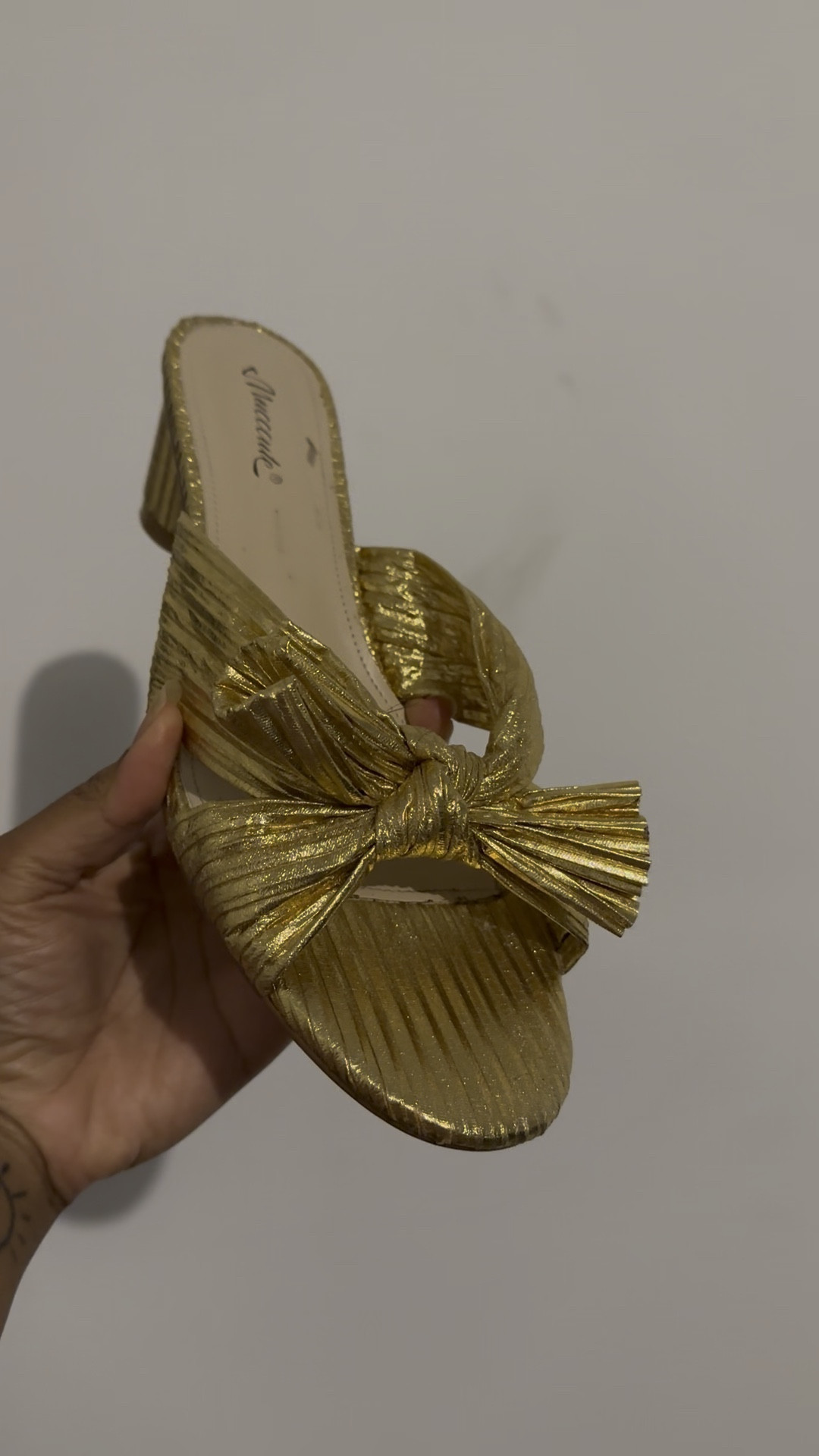 My current favorite low gold chunky heel. The bow is so cute  

#LTKFindsUnder100 #LTKStyleTip