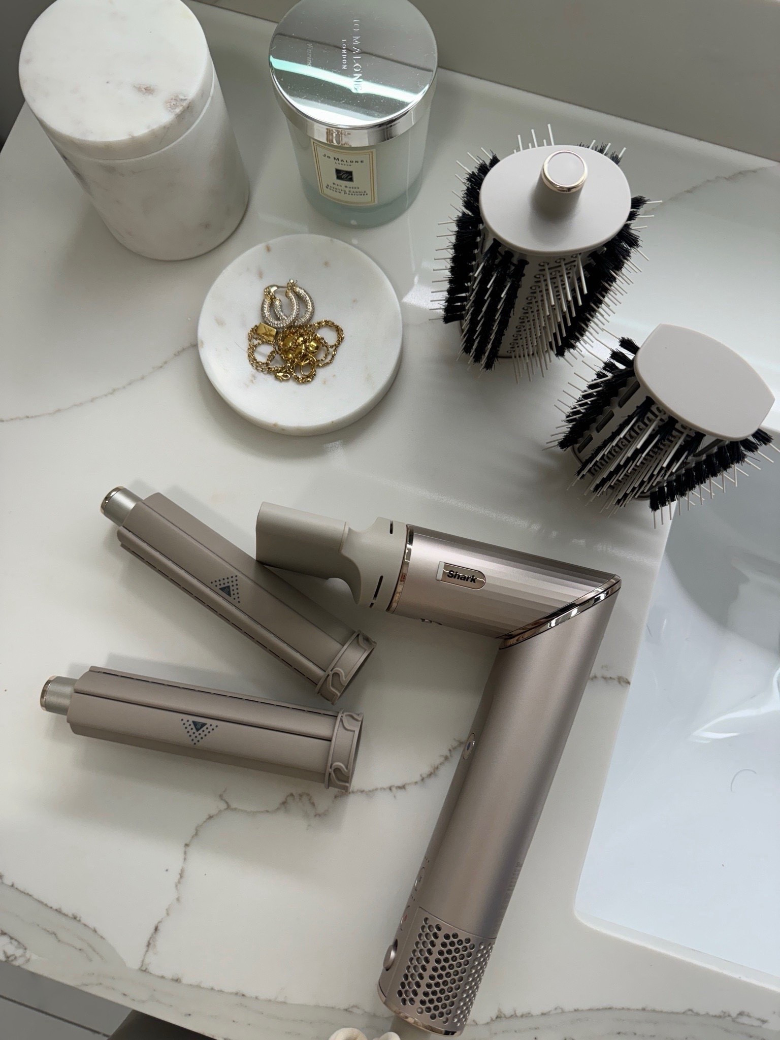 Amazon Prime Day sale alert! ✨ The Shark styler/blow dryer duo that I have and love is on major discount right now. If you’re looking for the hair tool of all hair tools, this is it. I’ve been so wowed by all the styles it can create and think it’s just as good (if not better) than other picks on the market. Now is the time to treat yourself!