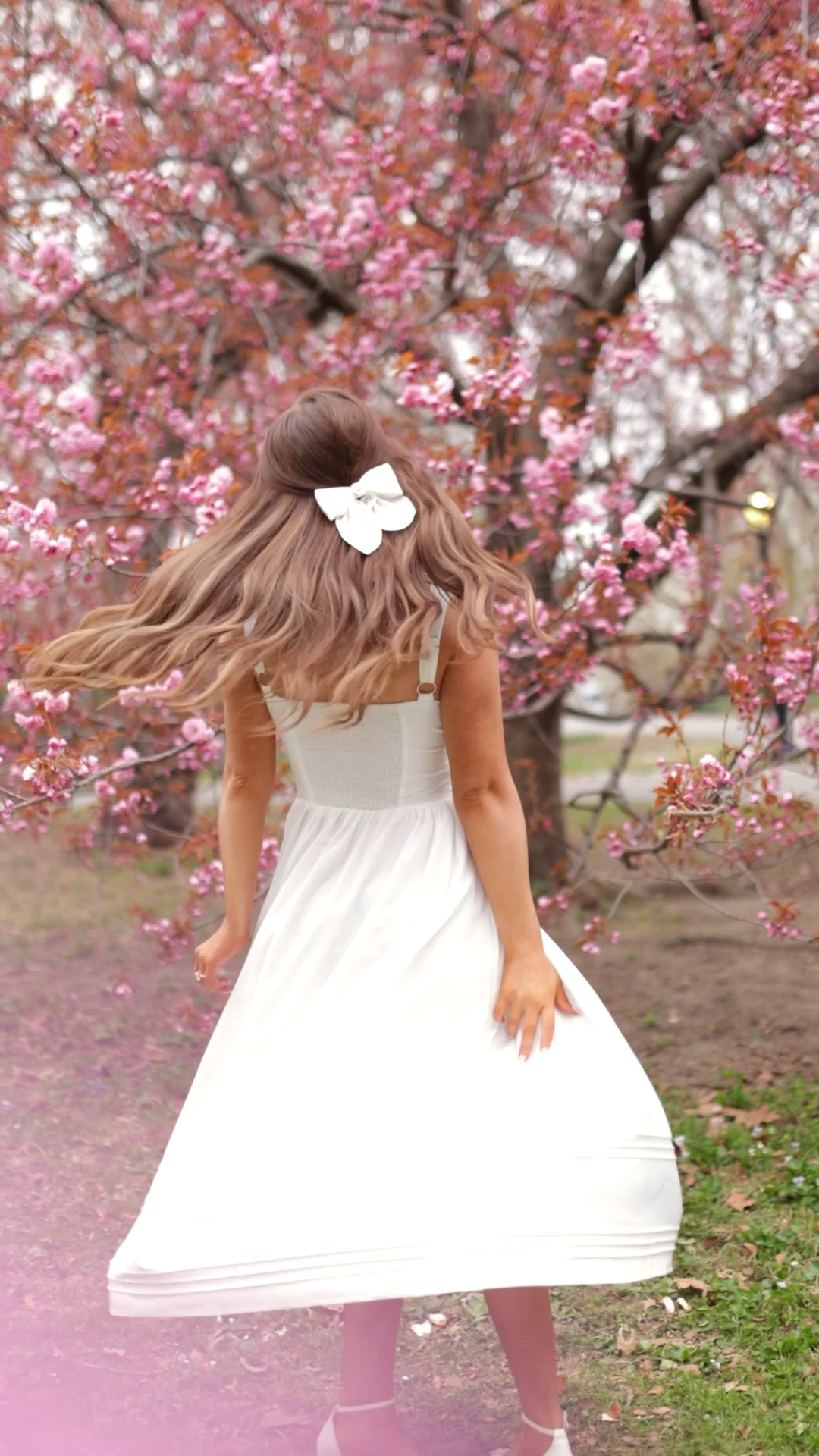 White midi sundress I’ve loved wearing for spring days in the park!🌸🫶🏼