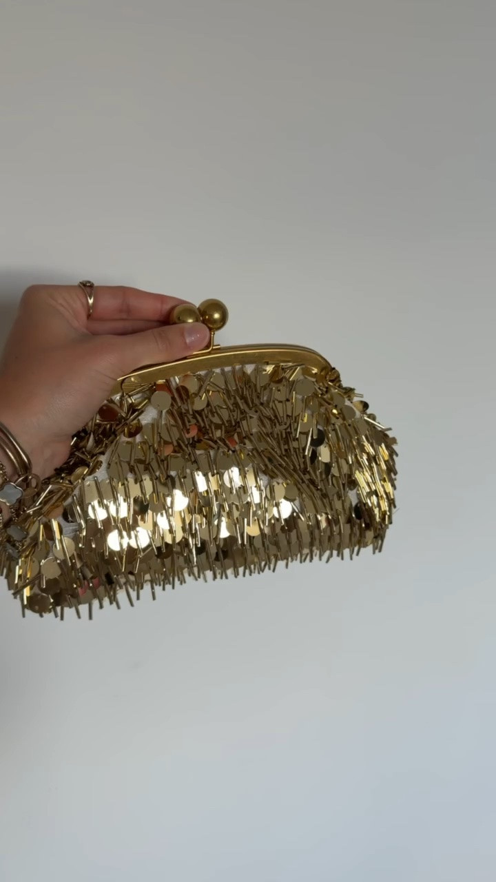 Totally glam, Free Assembly's Mixed Sequin Clutch Handbag is ready to add a luxe touch to your look this holiday season. Spacious enough for your essentials—cards, cash, phone, lip-gloss, etc., this just-right clutch doubles as a crossbody with a removable chain strap, letting you go hands free for the evening. A new go-to for the season, you'll love this sequined clutch. Only at Walmart