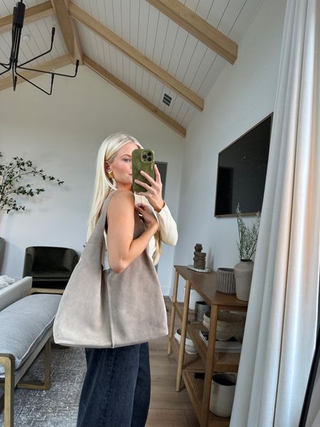 Mango Try-on! Use code: EXTRA30 for an additional 30% off your purchase.
Wearing a size 4 in shirt, sized down one in jeans (25), shoes are its! #kathleenpost #mango #agolde #getmylook