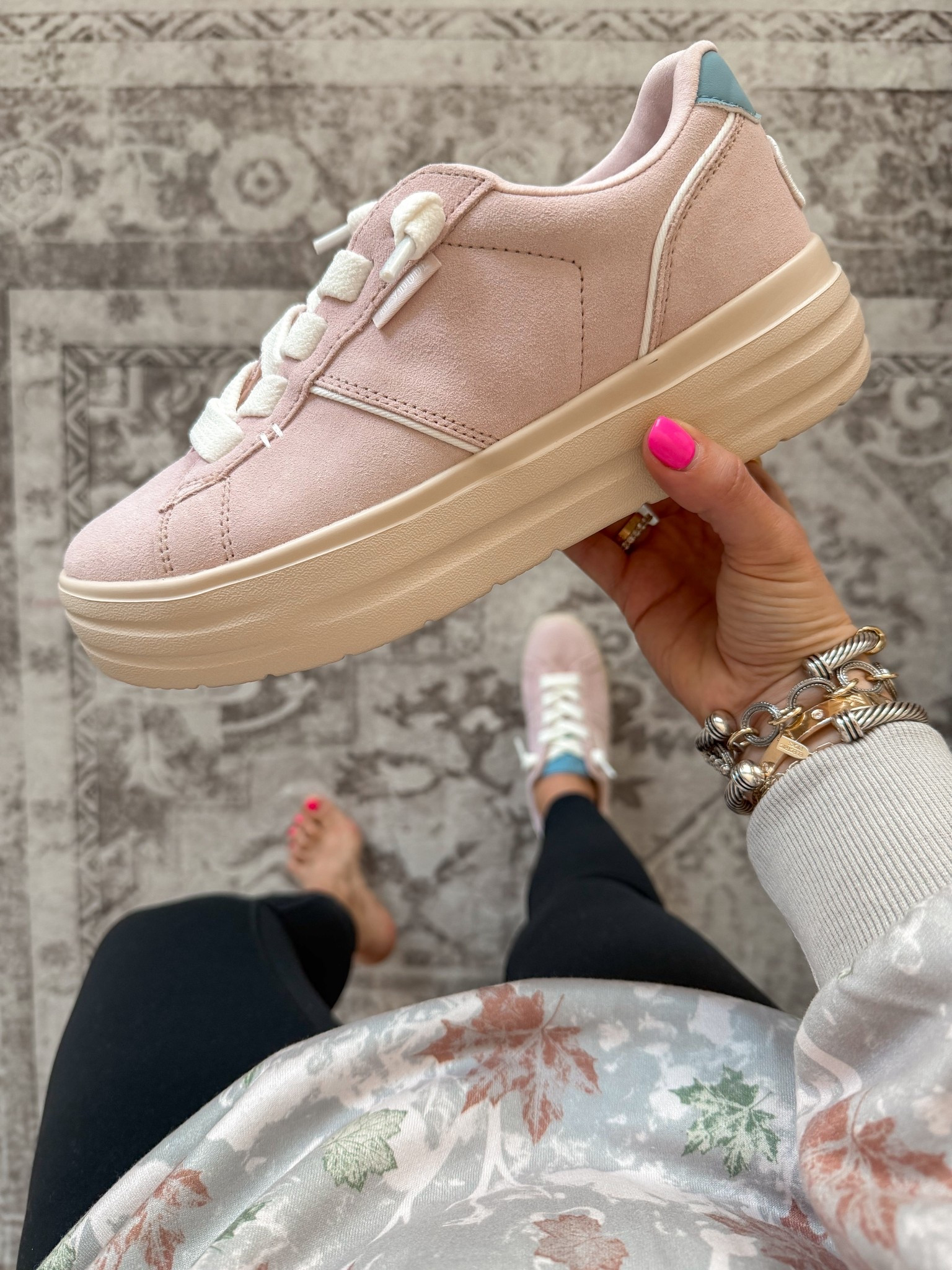 Cute comfy slip on shoes! 
True to size 
OOTD small

#LTKootd