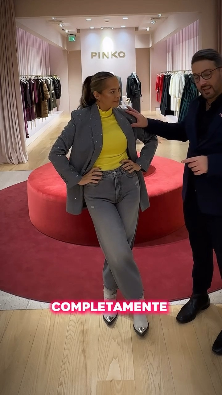 Vestida para Triunfar  de Pies a Cabeza pinko  

Está Chaqueta es todo lo que está bien en la Vida 

Y no puedo Amarla más! 

Ustedes que Opinan!!

#LTKHoliday #LTKStyleTip #LTKSeasonal
