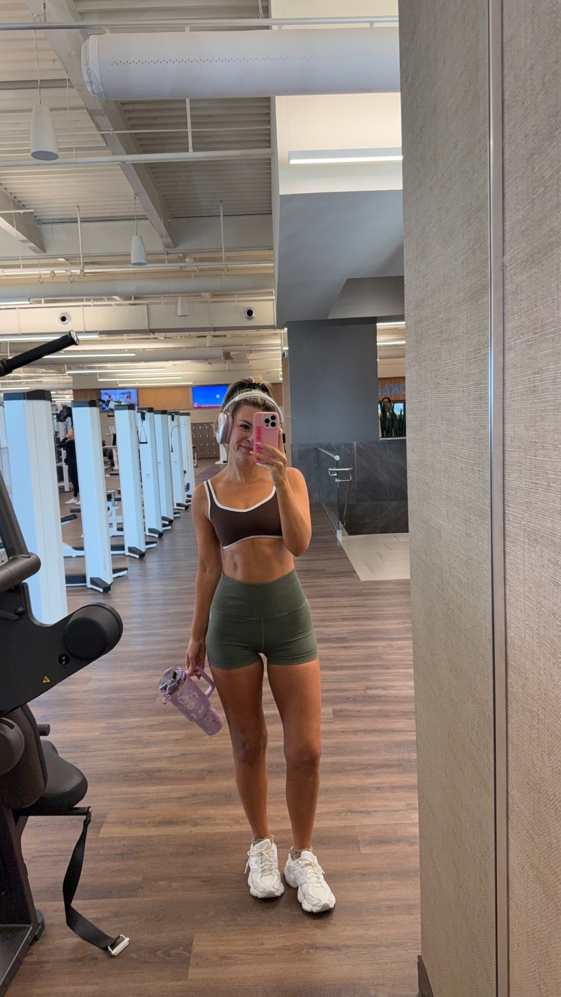 Gym workout outfit of the day

Factor code: 50emerson

Wearing xs in sports bra shorts are true to size 

Activewear
Workout
Gym look
Fitness
Running
Sports bra
Running shorts
Sneakers

#LTKStyleTip #LTKSeasonal #LTKActive