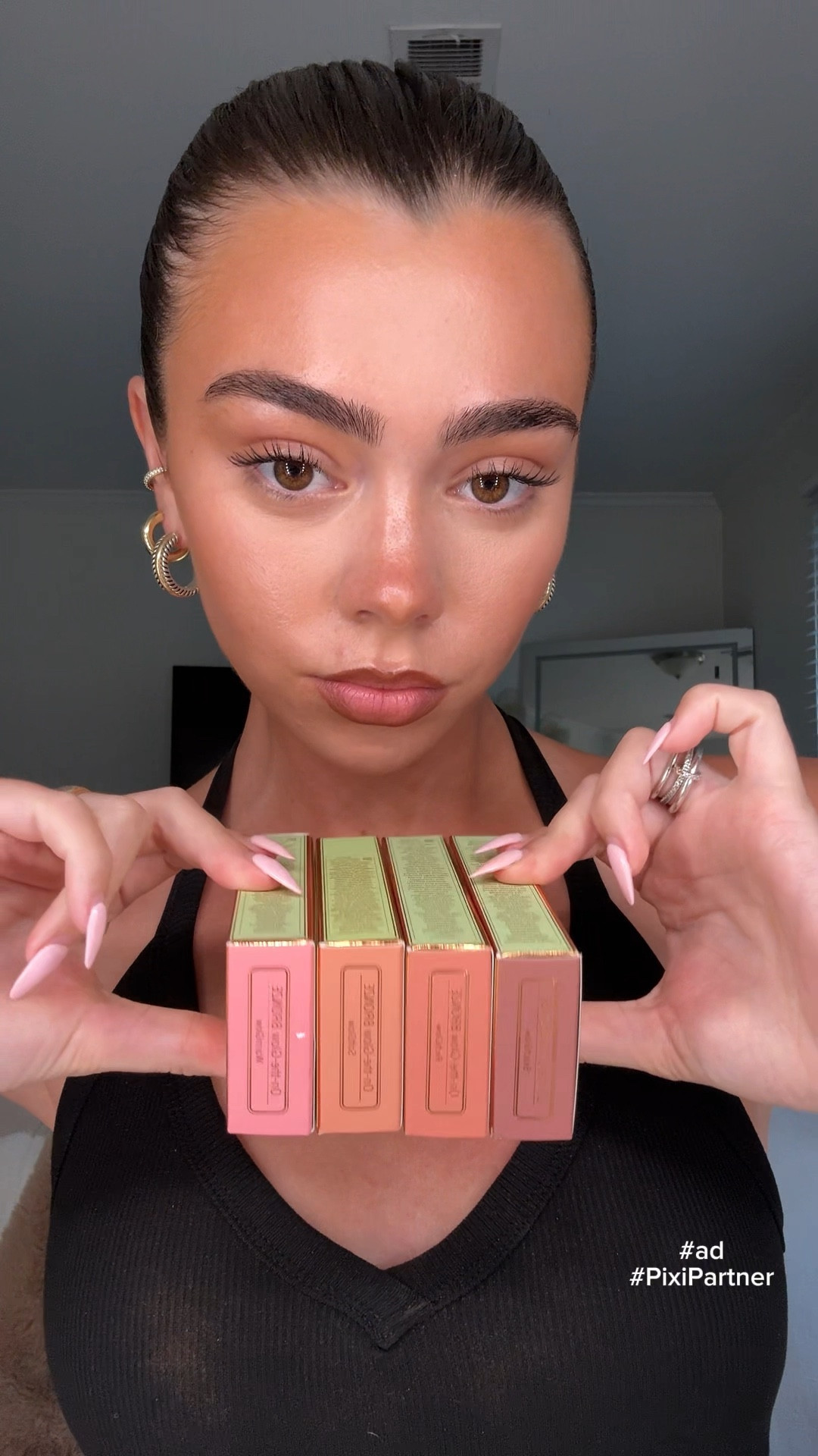 #ad these on the glow bronze sticks from @pixibeauty are so effortless for everyday use. you can shop these @target #ontheglowbronze #pixipartner #targetpartner #Target #Pixibeauty #PixiGlow #PixiPerfect #OnTheGlow 