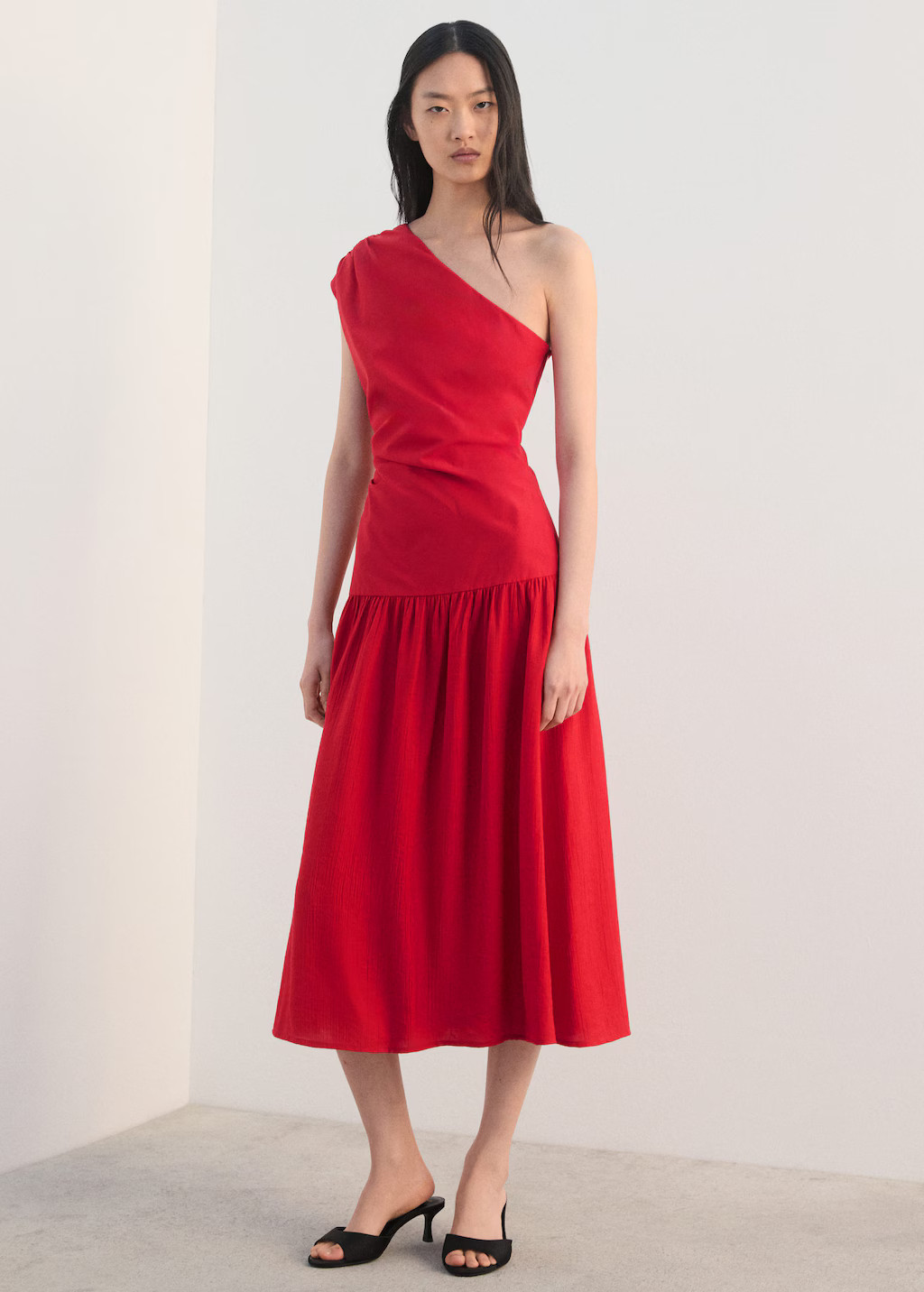 Asymmetrical pleated dress red - Woman - 4 - MANGO | Mango (US/MX/AU)