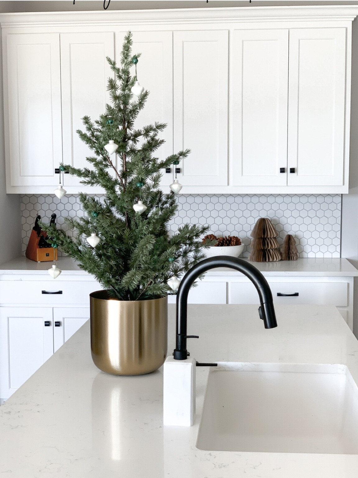 Christmas Must Have:
Ornament Anchors (they were on Shark Tank), a cute little Christmas tree, gold accents (here the pot) and paper trees

Home decor, Christmas decor, Christmas tree, mini Christmas tree, ornament hooks, planter, gold decor, white bowl, paper Christmas tree, Christmas countertop decor, 

#LTKHoliday #LTKhome #LTKSeasonal