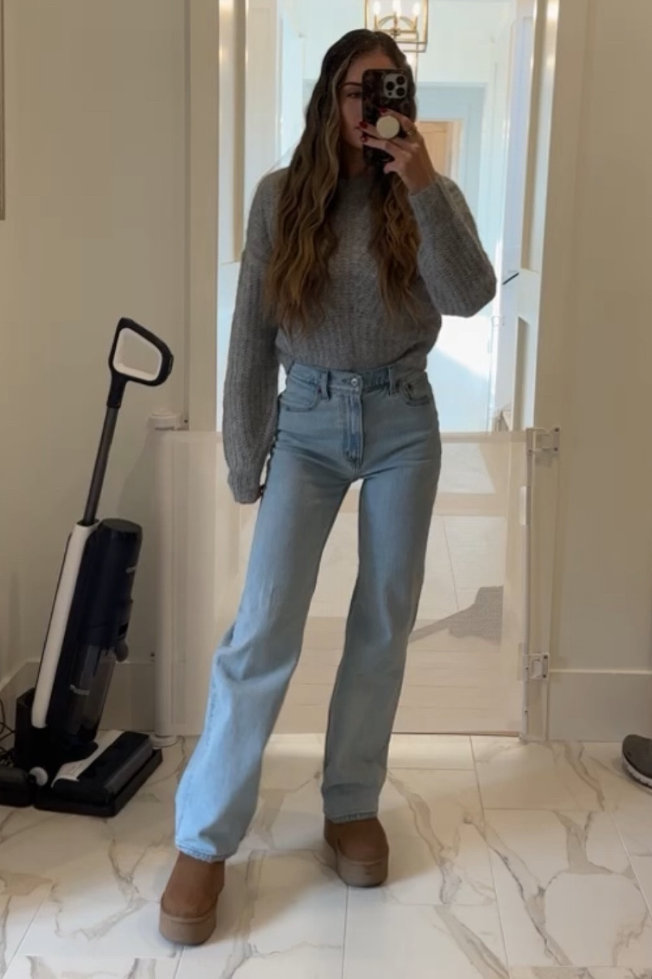 The cutest fall fit!! Love these jeans (size 25, 90s high rise light wash) 