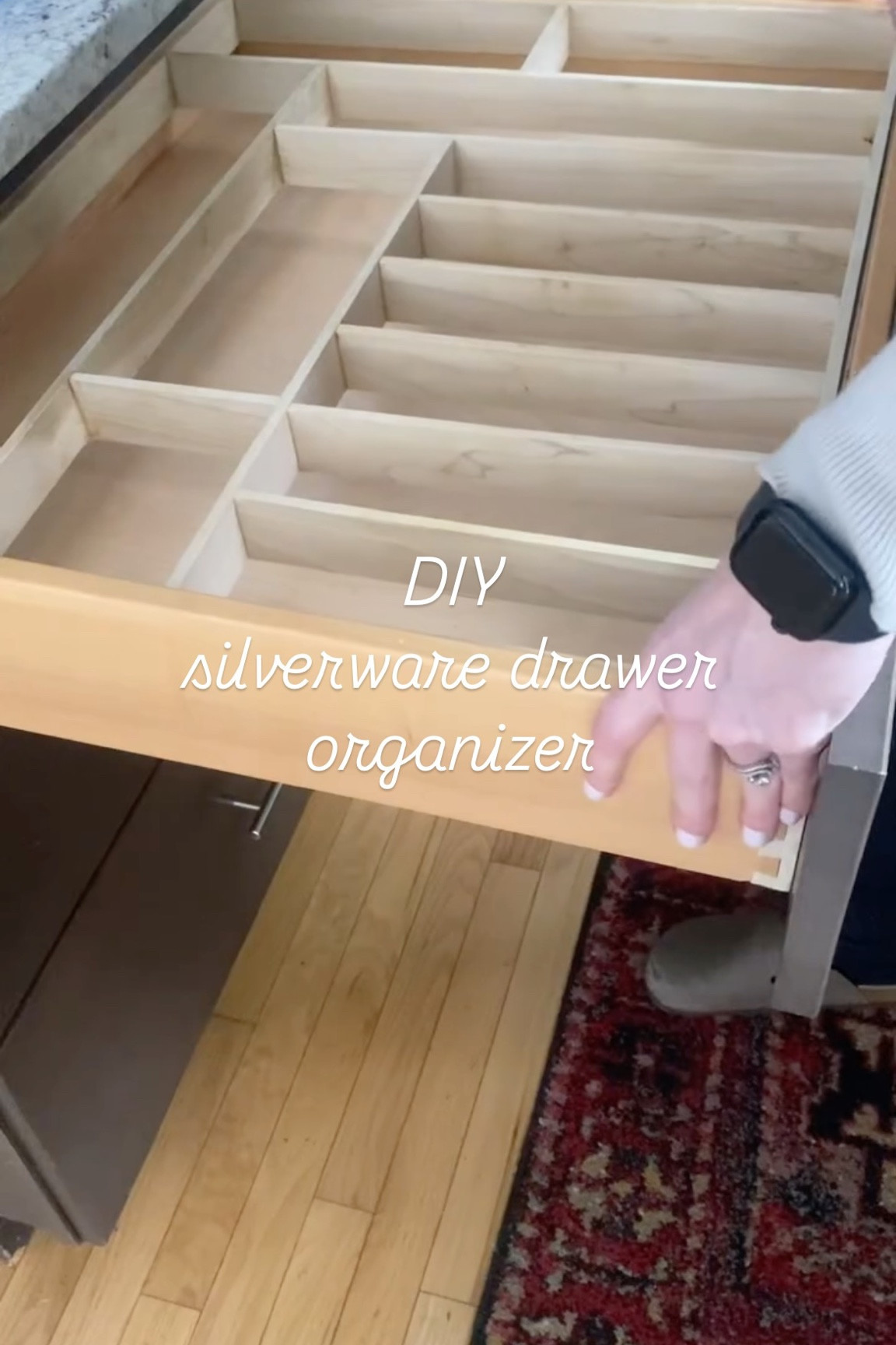 ✨ Easy DIY drawer organizer for kitchen silverware drawer ✨ full how to on my blog see link in my bio. 
#tipsandtricks #organization #kitchencabinets #diytips #kitchencabinets