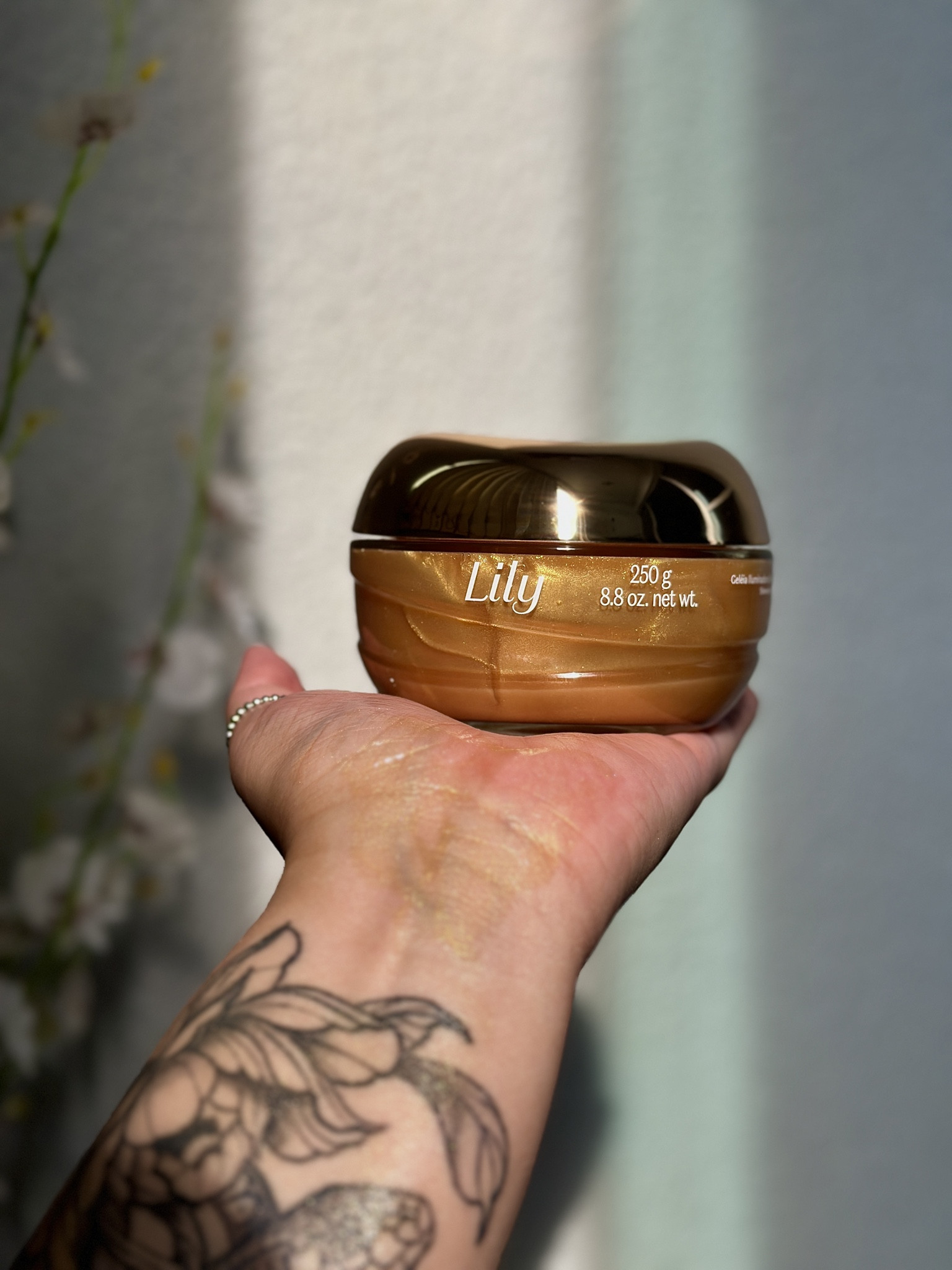 Geleia Iluminadora Lily de O Boticário - Fragrância única do famoso Lily em uma versão cheia mais leve, de brilho e muita hidratação! Fora o cheirinho único que só o Lily tem 🥰✨ Sou apaixonada! 

#LTKbeauty #LTKbrasil