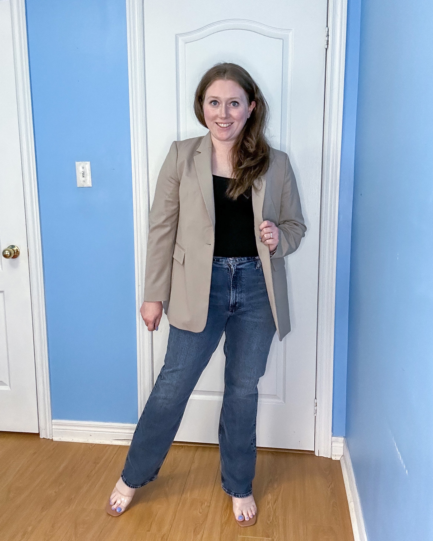 Summer Workwear 

Here is a simple outfit for work this summer. Pair a blazer, black tank top, Agolde jeans and clear heel sandals to create this look.

H&M | Agolde | Workwear | Summer Outfit | Heel Sandals | Vinyl Sandals

#LTKstyletip #LTKshoecrush #LTKworkwear