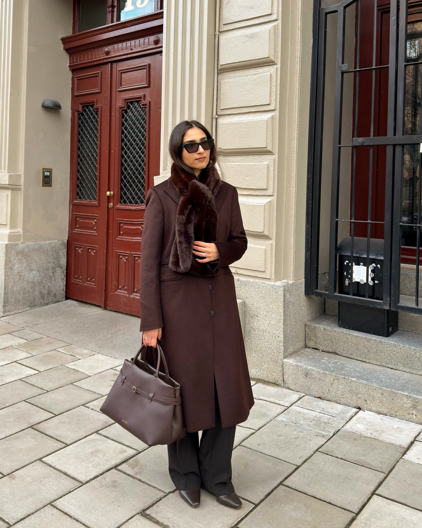 It’s getting colder..
Wearing this gorgeous chocolate brown coat by @hobbslondon 🤎 AD
.
.
Winter outfits, Brown tones winter, Brown winter look, Chic winter style, Winter moodboard