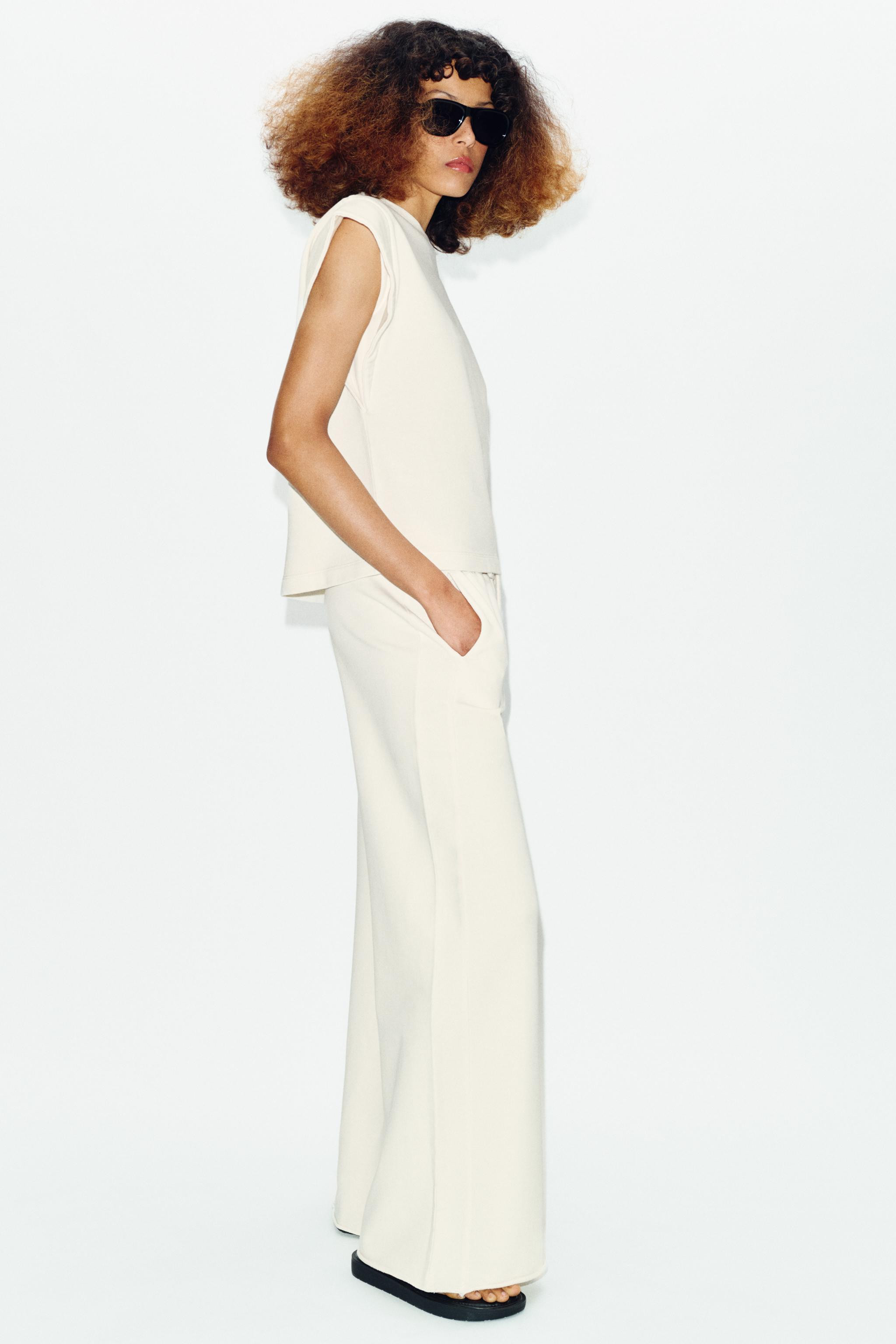 SLIM FIT - ROUND NECK - REGULAR LENGTH - DROP SLEEVET-shirt with main fabric made from spun cotto... | Zara UK