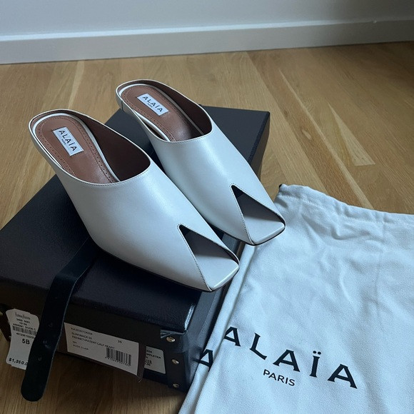 BNWT Alaia Spike 55 Leather Peep-Toe Mules in White Size 38 | Poshmark