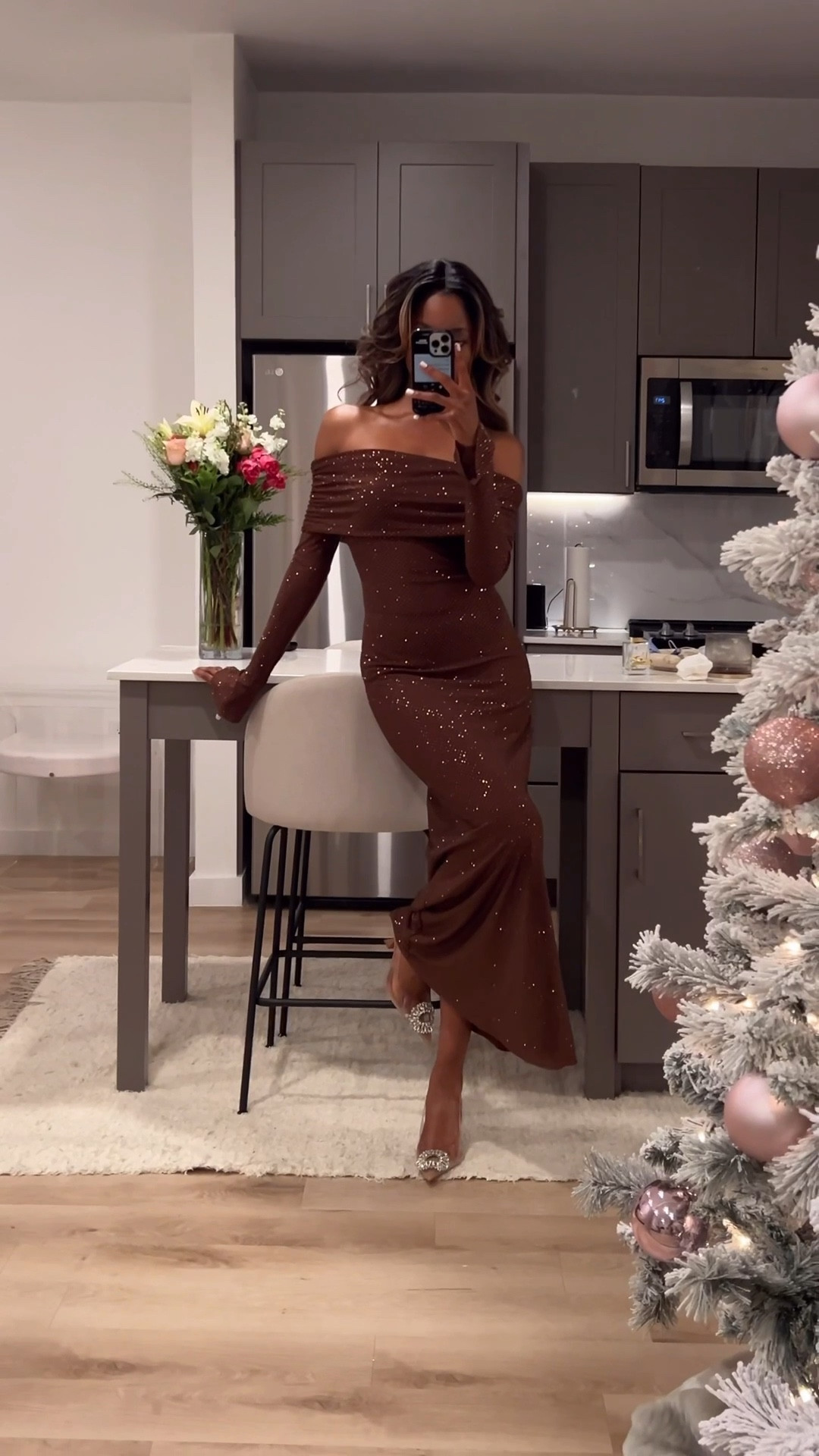 Who remembers this dress!? It’s almost time to decorate my place and find a new Christmas party dress!