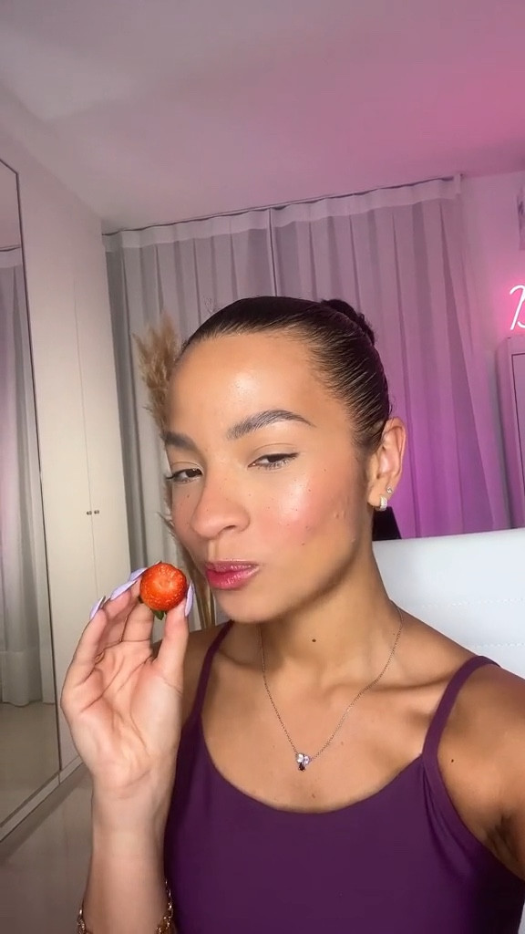 Strawberry Makeup demorei mais cheguei com essa tendência.

#LTKbeauty #LTKbrasil