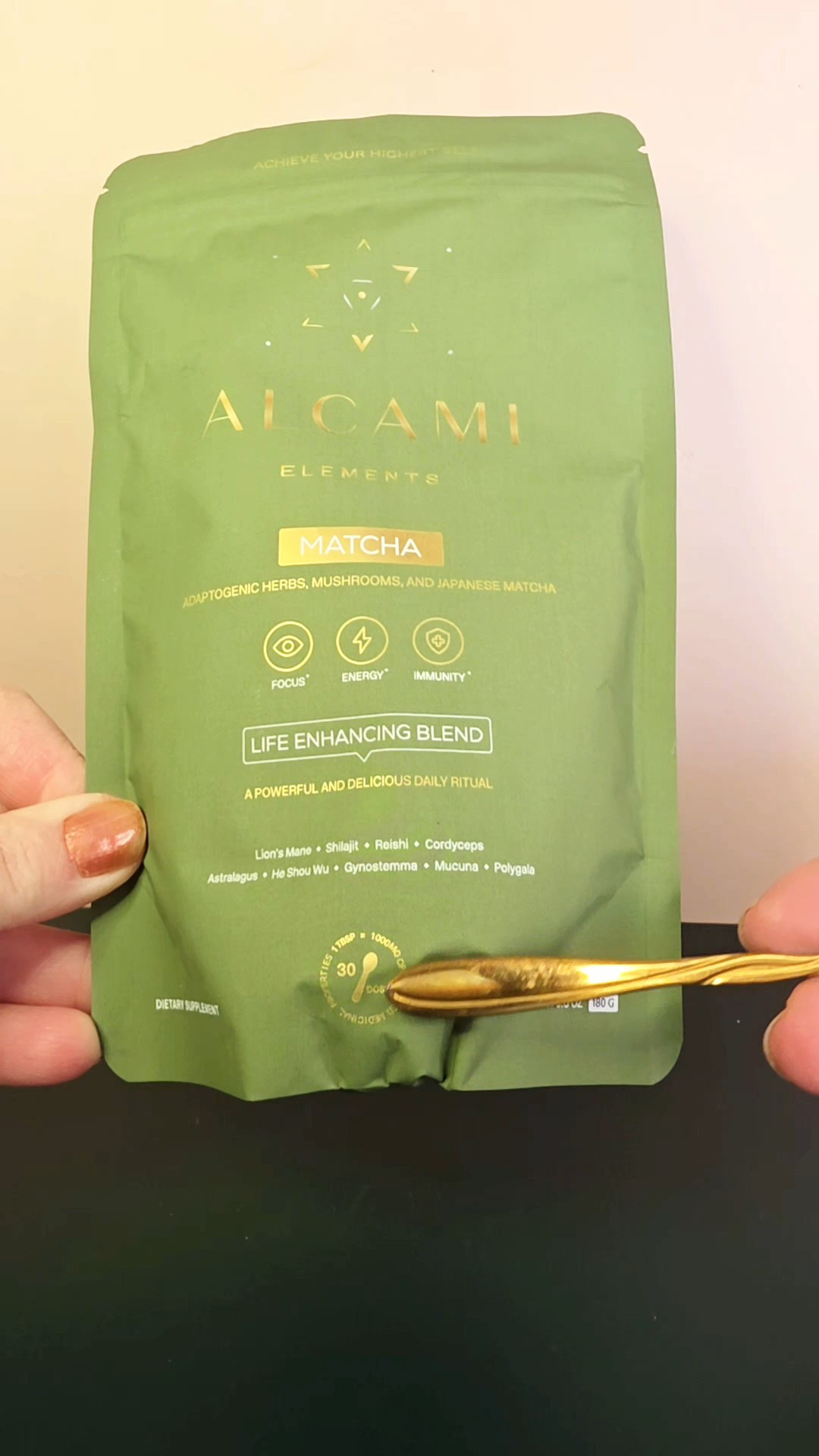 New favorite latte moment 💚 ALCAMI Elements blend = creamy vanilla/caramel vibes + calm focused energy (no crash for me). Linking it here!⤵️#MorningRoutine #LatteLover #CoffeeAlternative #matcha #WellnessFinds #BusyMomLife

#LTKmorningroutine #LTKselfcare #LTKmomlife
