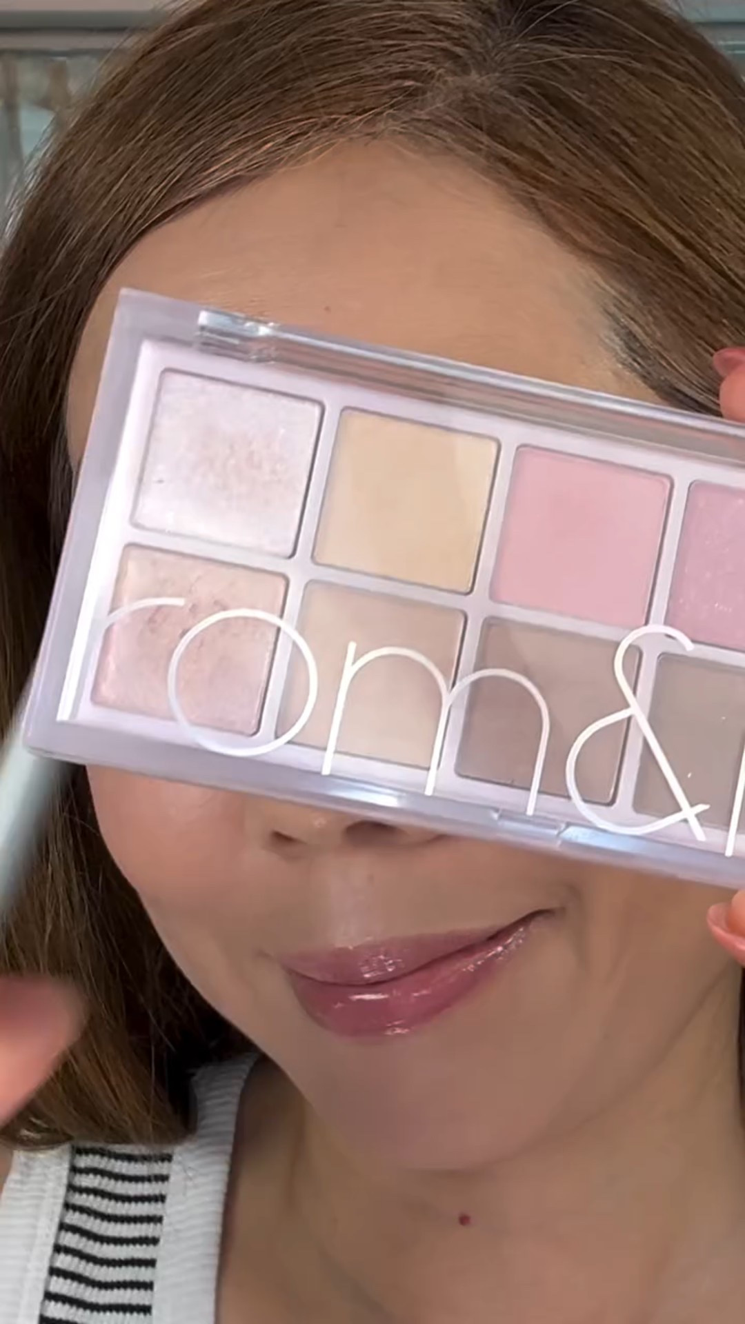 Soft glam look but make it pink 🌸✨

I used the rom&nd Better Than Palette – Peony Garden to create this soft pink eye makeup with the prettiest soft pink glittery eyeshadow.

It’s the perfect K-beauty daily makeup vibe — gentle, romantic, and super wearable 💗

If you love pink makeup tutorials, you’ll adore this palette!

#romand #kbeauty #softglam #pinkmakeuplook #dailyeyemakeup #makeuptutorial