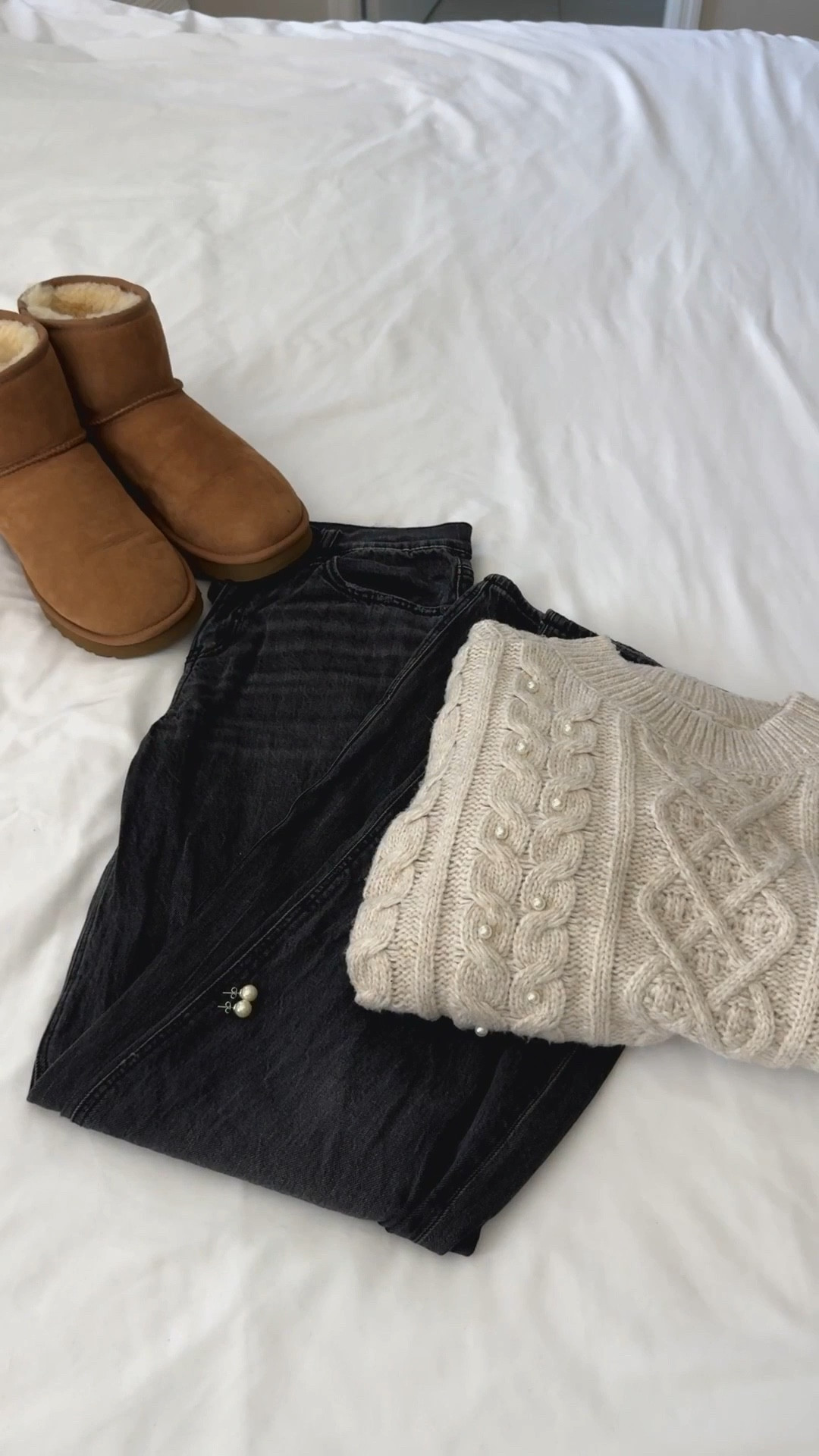 Cozy girl season in full effect ☕️✨ neutral knits, dark denim, and the softest Ugg boots 🧦 the definition of comfy chic. Perfect for errands, coffee runs, or a lazy winter weekend 🤍 #WinterOutfitInspo #CozyAndChic #LTKStyle #CasualWinterLook #NeutralOOTD #LTKUnder100 #WinterWardrobe

#LTKGiftGuide #LTKHoliday #LTKSeasonal