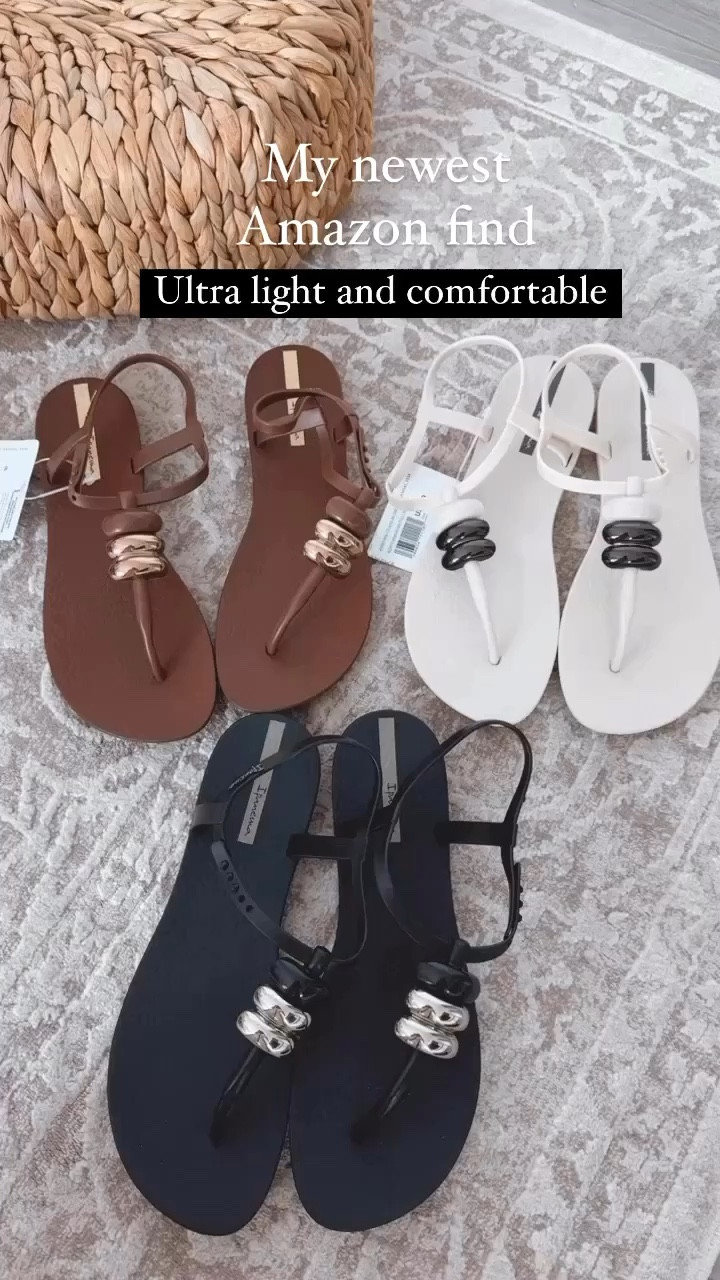 Ultra light and comfortable sandals. With an adjustable back strap closure. Runs tts, I wear size 9.



#LTKShoeCrush #LTKSeasonal #LTKStyleTip