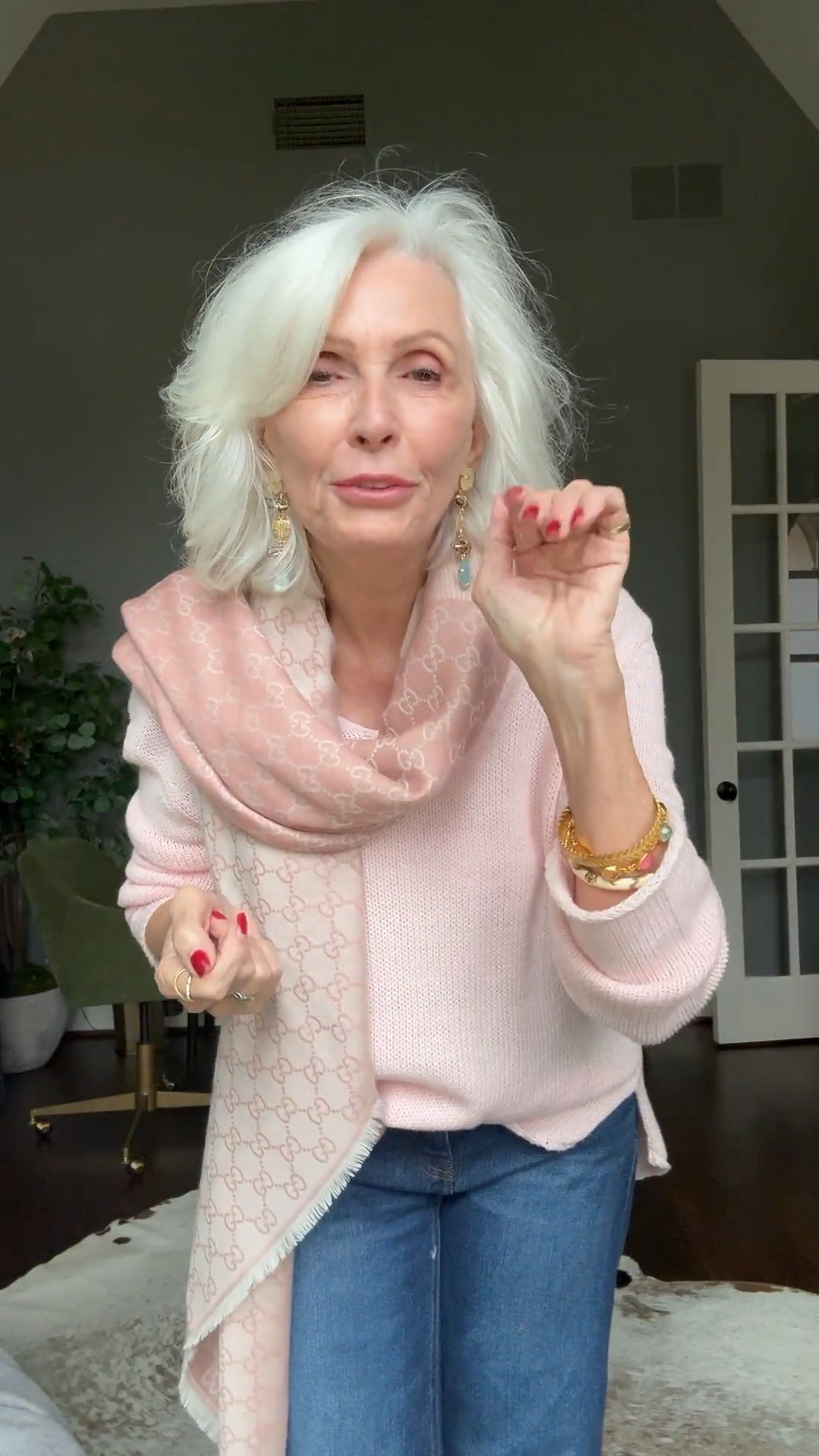 A rare jeans moment and yes, I dress them up
Quince denim a soft pink sweater, Julie Vos bracelets, and my Gucci scarf adds the finishing touch because casual still deserves a little personality
Shop the link to pieces below the scarf isn’t linked, but a favorite from your own closet will do beautifully