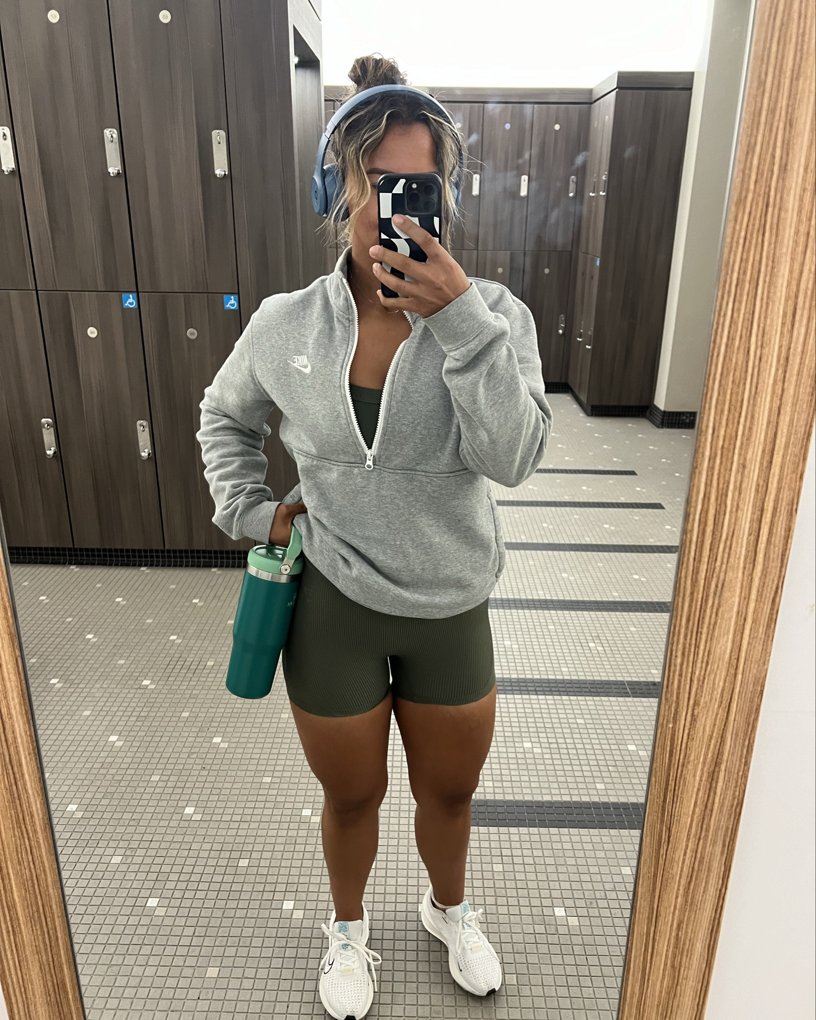 a little before and after sweat sesh with @gymshark

Everything is in small! 

#gym #gymfit #gymgirlie

#LTKSummerSales #LTKActive #LTKFitness