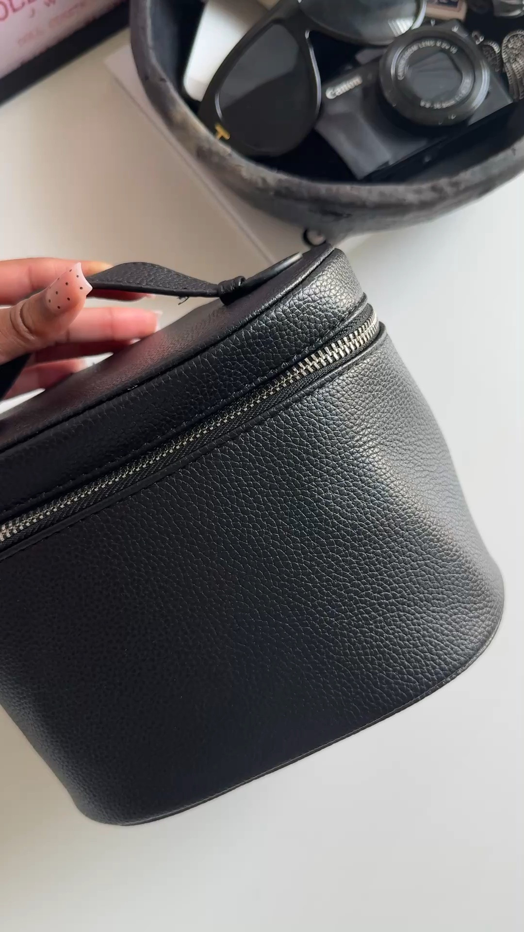 my vanity case from amazon is so sleek 🖤 shop this vanity case + other colour options below

#LTKbeauty