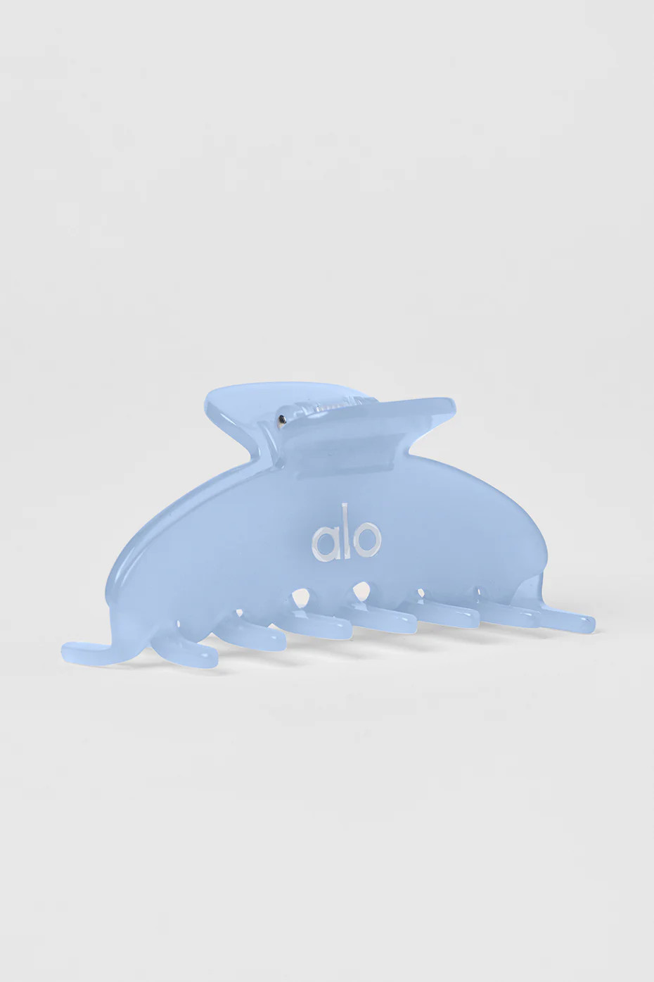 Alo Yoga� | 90's Claw Clip in Seashell Blue | Alo Yoga (US)