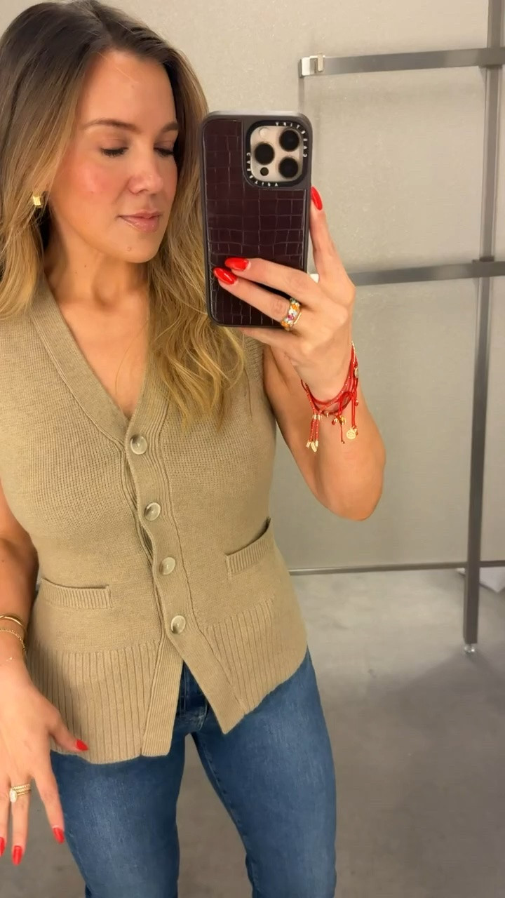 Obsessed with this top from the Nordstrom anniversary sale!

I am wearing a size medium!