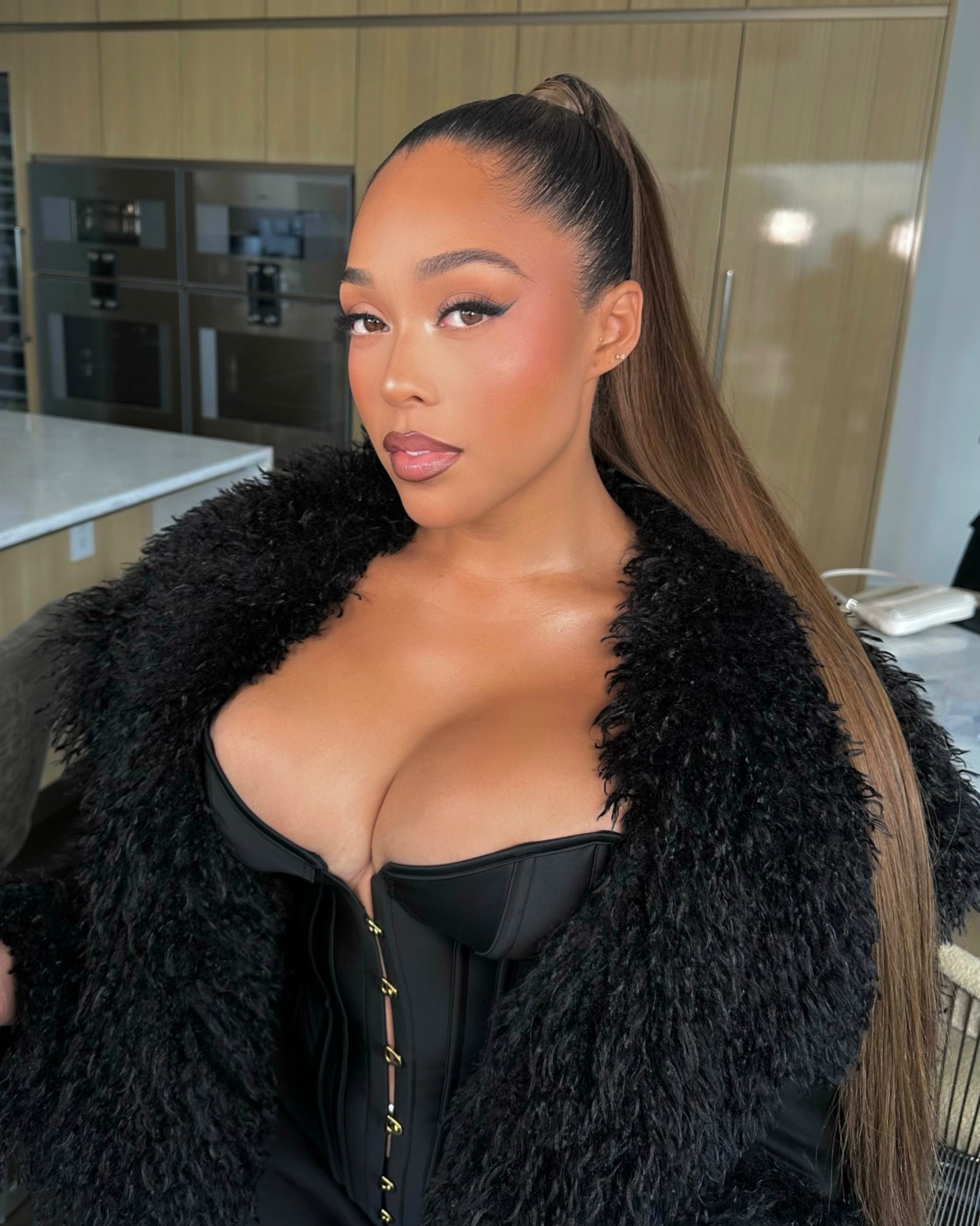 jordyn wood’s victorias secret fashion show glam details 🖤

#LTKSeasonal #LTKBeauty #LTKParties