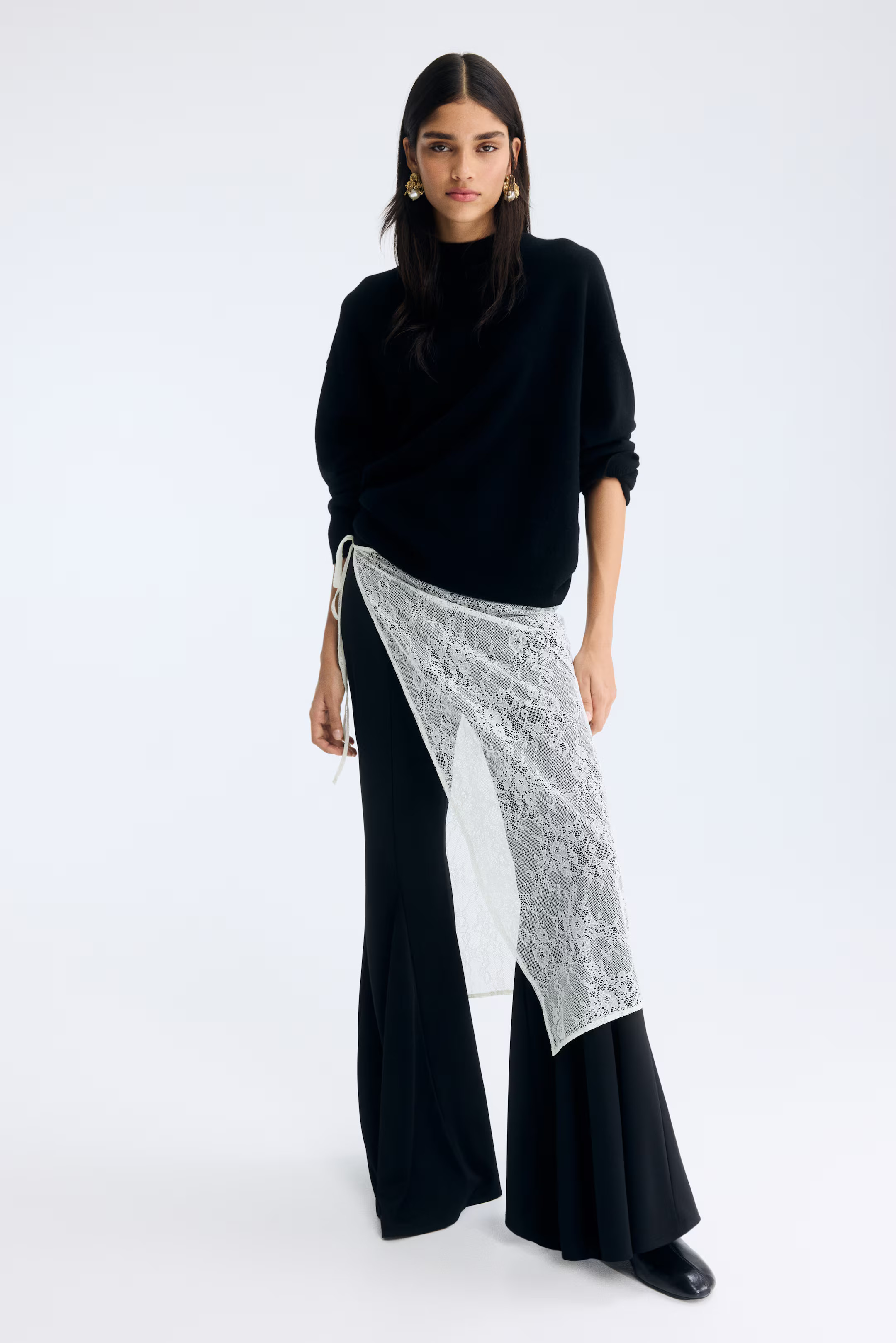 Lace wrap skirt | H&M (UK, MY, IN, SG, PH, TW, HK)