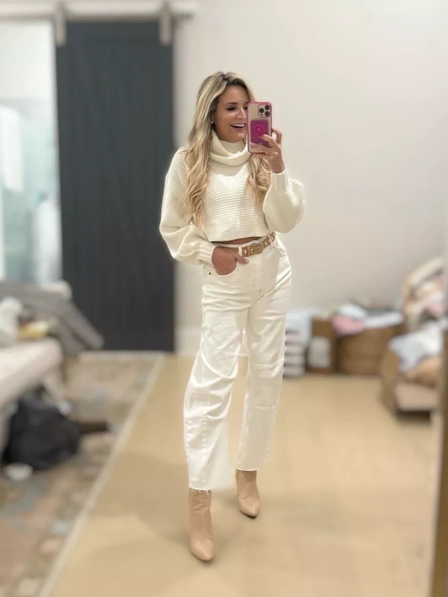 The white barrel jeans you need for winter and spring! Wearing a size 24 

#LTKSeasonal #LTKFindsUnder100