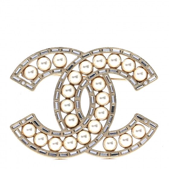 CHANEL

Crystal Baguette Pearl CC Brooch Gold | Fashionphile