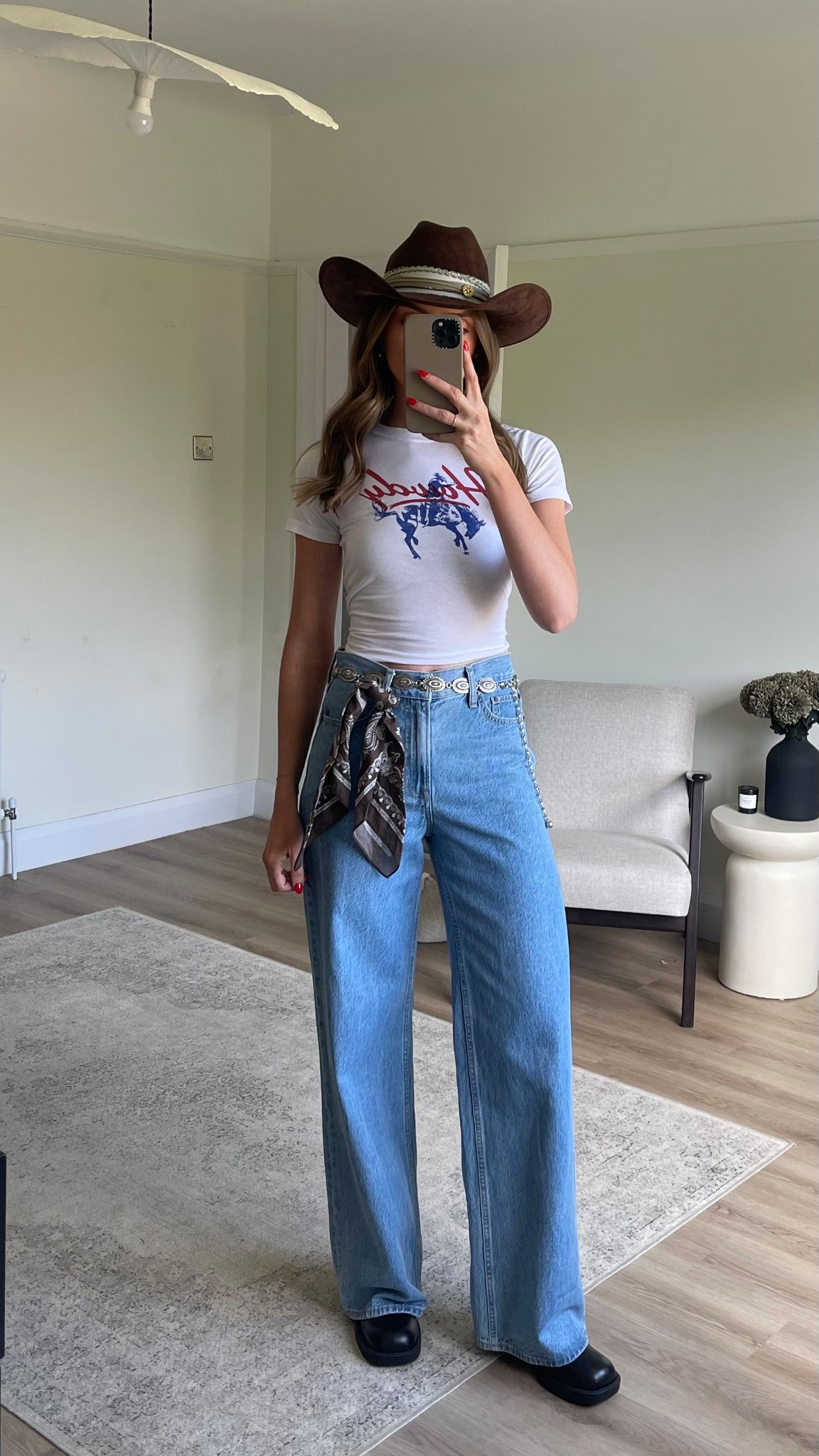 Beyoncé’s cowboy Carter tour outfit inspiration 
Size 8 in the baby tee
Abercrombie wide leg jeans
Chain belt
Brown neckscarf 
Flat cowboy boots 
Brown cowboy hat 



#LTKuk #LTKeurope #LTKsummer