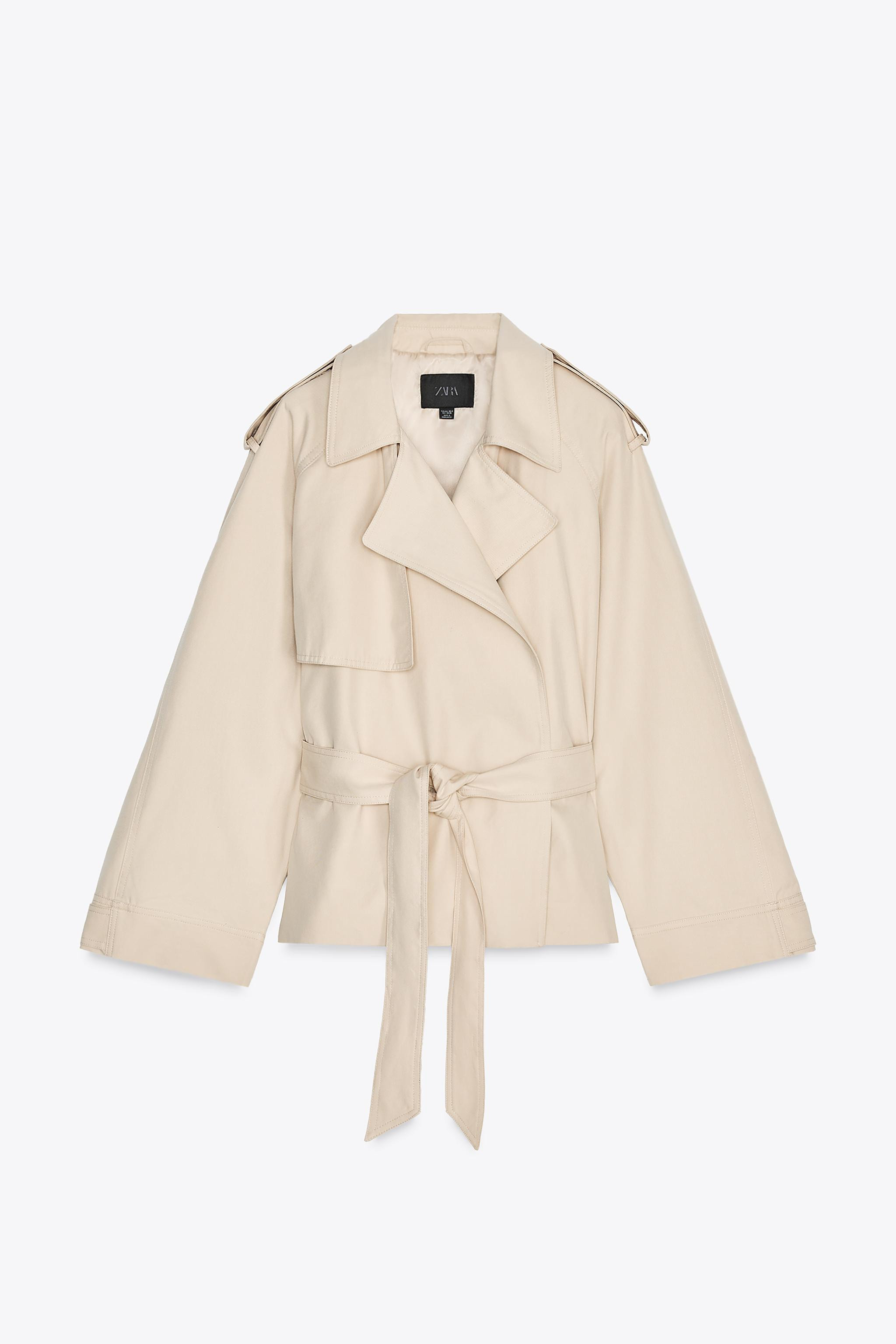 Short trench coat with lapel collar. Long sleeves with dropped shoulders and tabs. Matching linin... | Zara US