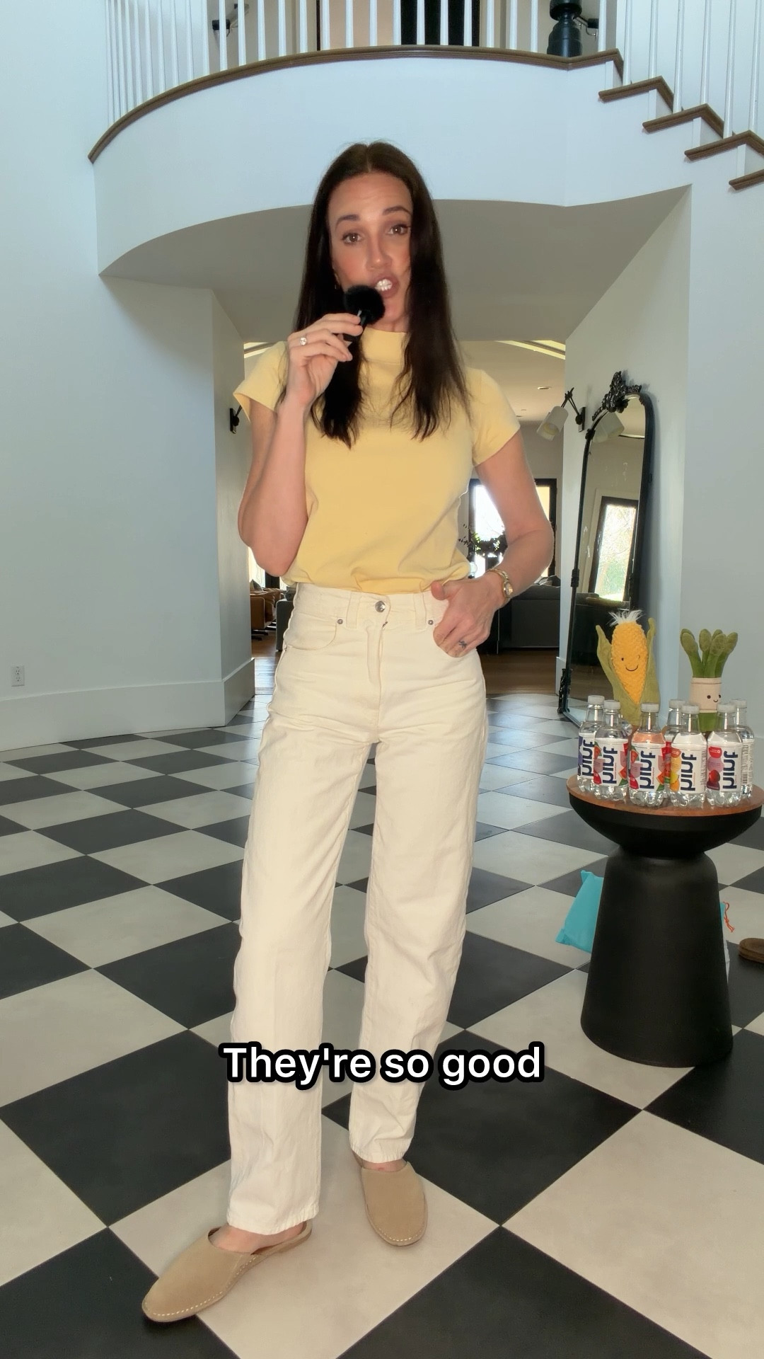 Wearing XS in top
Wearing 23 in jeans 
• And I linked the brown shoes but the beige is only available on the brands website and I can't link them (Seychelles)