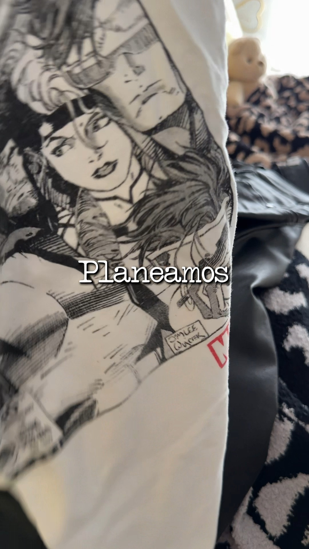 Chicas yo no sé ustedes, pero yo soy mega.. super  friolenta y este tipo de sweaters son mi locura … 

Es el perfecto complemento para andar en la casa, cuando  vas del sofá s la cama y de la cama para el sofá … Sin embargo, aquí te lo puse con un Outfit para que veas que también lo puedes usar no sólo para Dorminguear

Y además de Animal print ???? AMAMOS esta Fiera!!! qué más le puedo pedir a la Vida ?? 🤣

Escribe la palabra FIERA que los comentarios, si quieres que te envíe el link de esta maravillosa pieza 