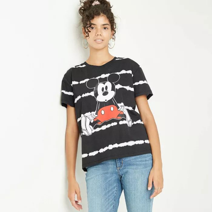 Women's Mickey Mouse Sitting Short Sleeve Graphic T-Shirt - Black | Target