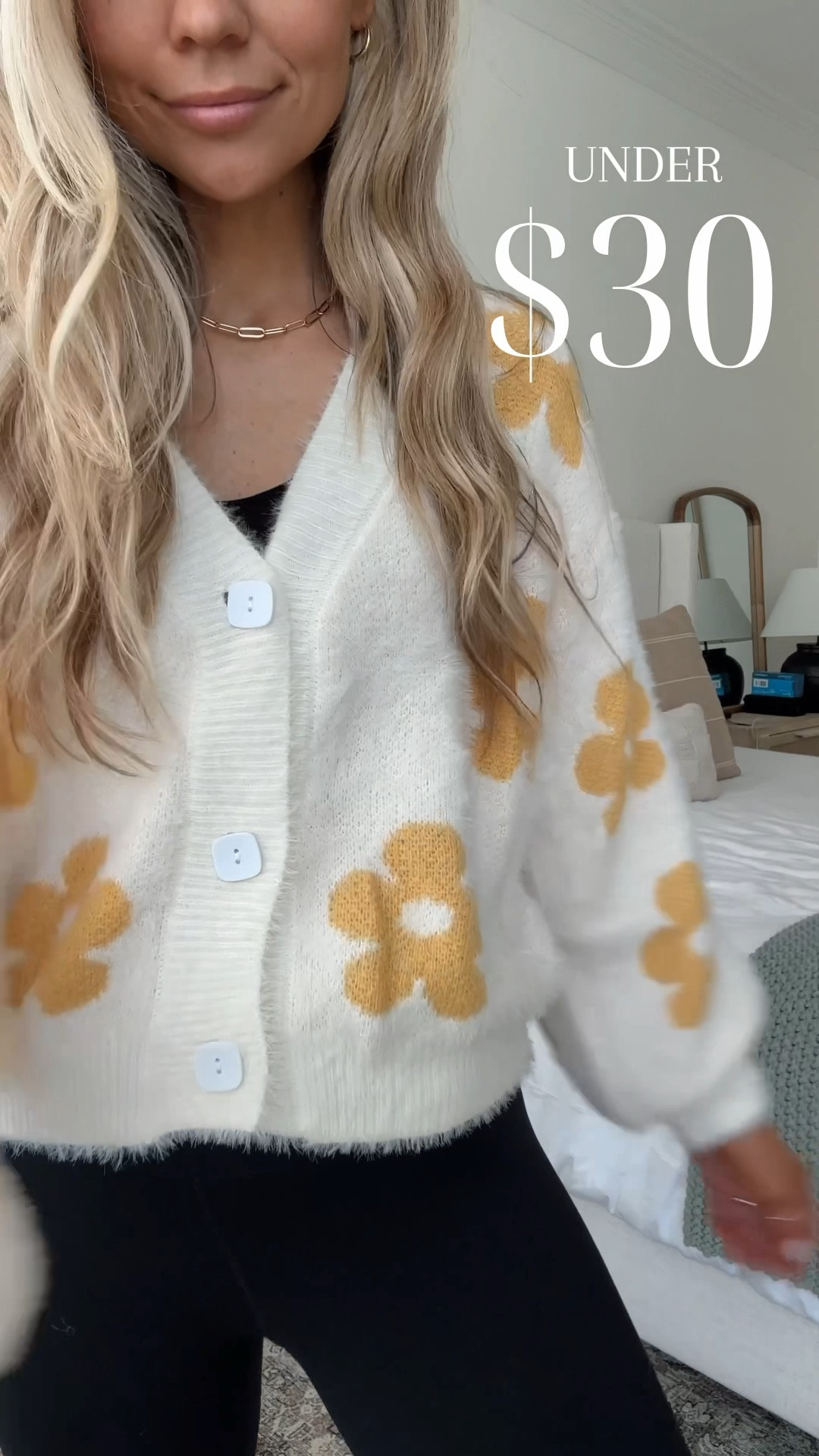 Cropped Floral Cardigan!🤍🌼
Size small // tts
Levi’s on sale! Size: 27 / tts / tango light