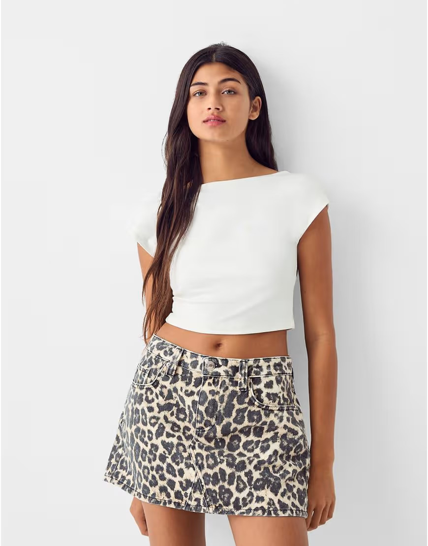 Bershka – Mini-Jeansrock mit Leopardenmuster-Bunt | ASOS (Global)