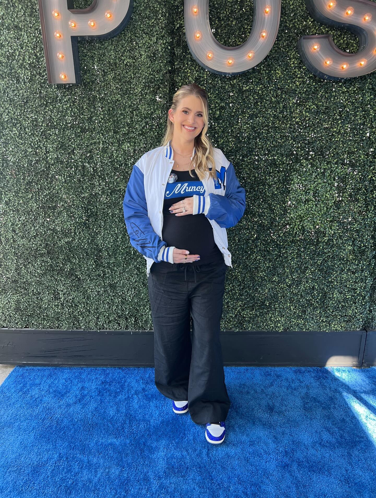 WHAT. A. GAME!!! 🤯 NLCS bound! LA fans, y’all showed up and showed OUT last night, let’s run it back 😎💙