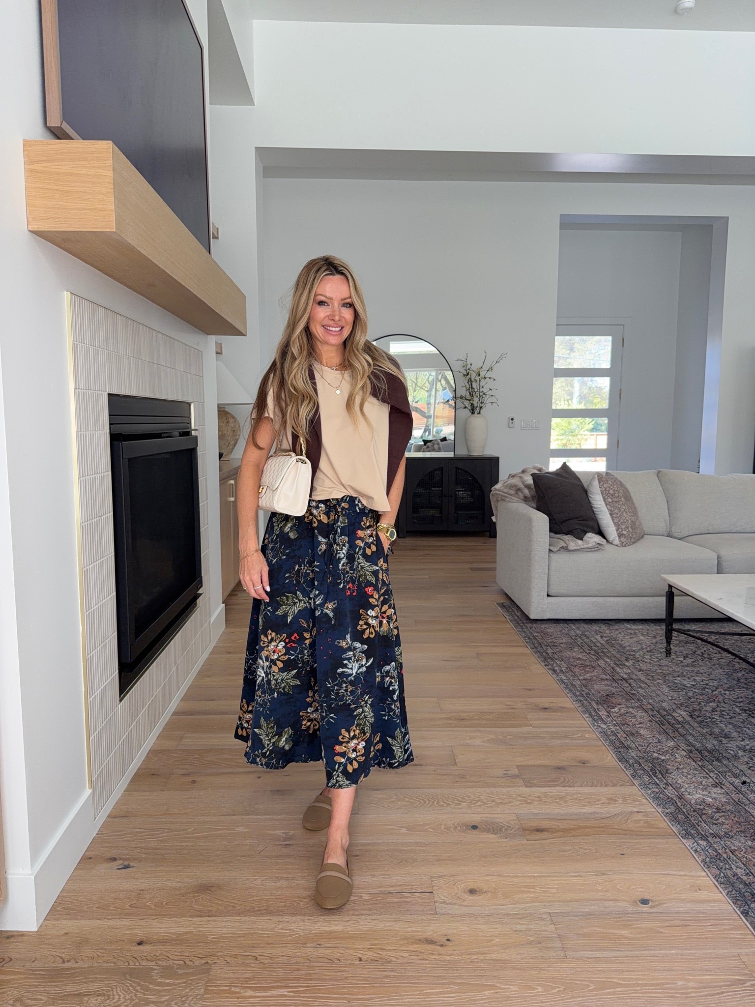 Amazon outfit idea if you want more outfits from fewer pieces. 🤎 comment AMAZON and I’ll send you tbr details 

Instead of buying something that only works one way, I love finding one piece I can style over and over — and this floral skirt is exactly that.

I paired it with a sweater and boots, a simple tank and jacket, an easy sweater-over-the-shoulders look, a fitted button-front top with denim, and even a basic tee for the most casual version.

Same skirt, five completely different outfits — which means less standing in your closet thinking you have “nothing to wear” and more mileage out of the pieces you already own.

Which styling is your favorite?

#amazonfashion #amazonoutfits #falloutfits #amazonfinds #affordablefashion