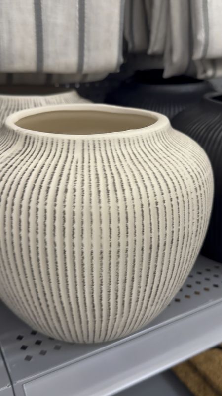 Only $18 for this Walmart My Texas House 7" White Distressed Stripe Round Stoneware Vase! Comes in black too! 


#LTKhome