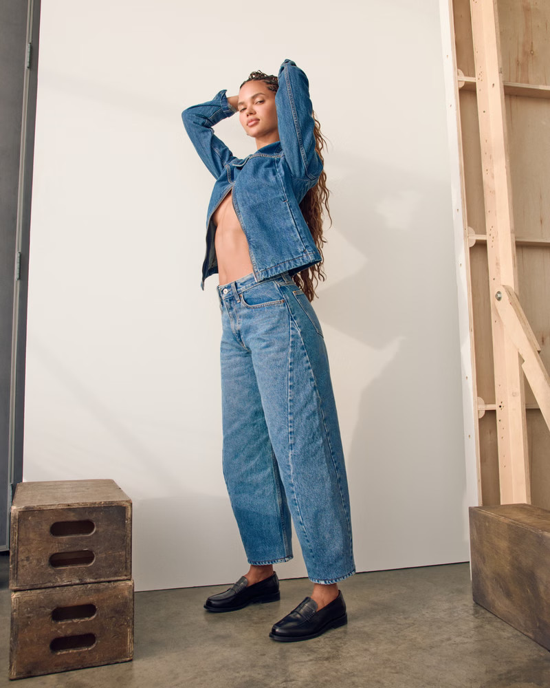 Curve Love Mid Rise Barrel Jean | Abercrombie & Fitch (US)