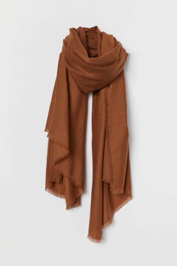 Scarf in soft, woven fabric with fringe at edges. | H&M (US + CA)