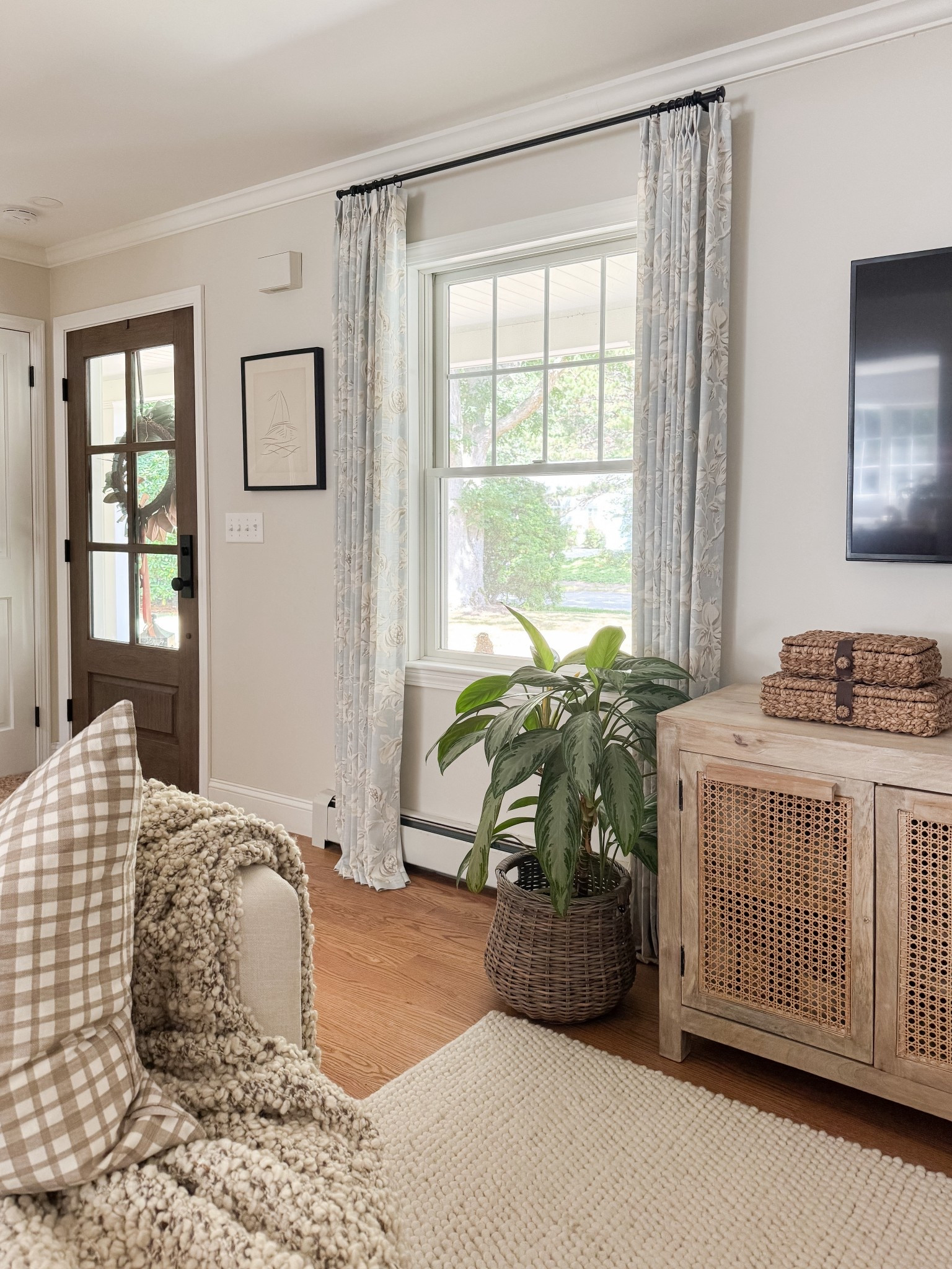 Coastal Living room 

Amazon jute rug  Amazon curtains coastal home  home decor  coastal home finds  gallery wall  living room  living room Inspo  sherricalnanhome 

#LTKHome #LTKFindsUnder50 #LTKSaleAlert