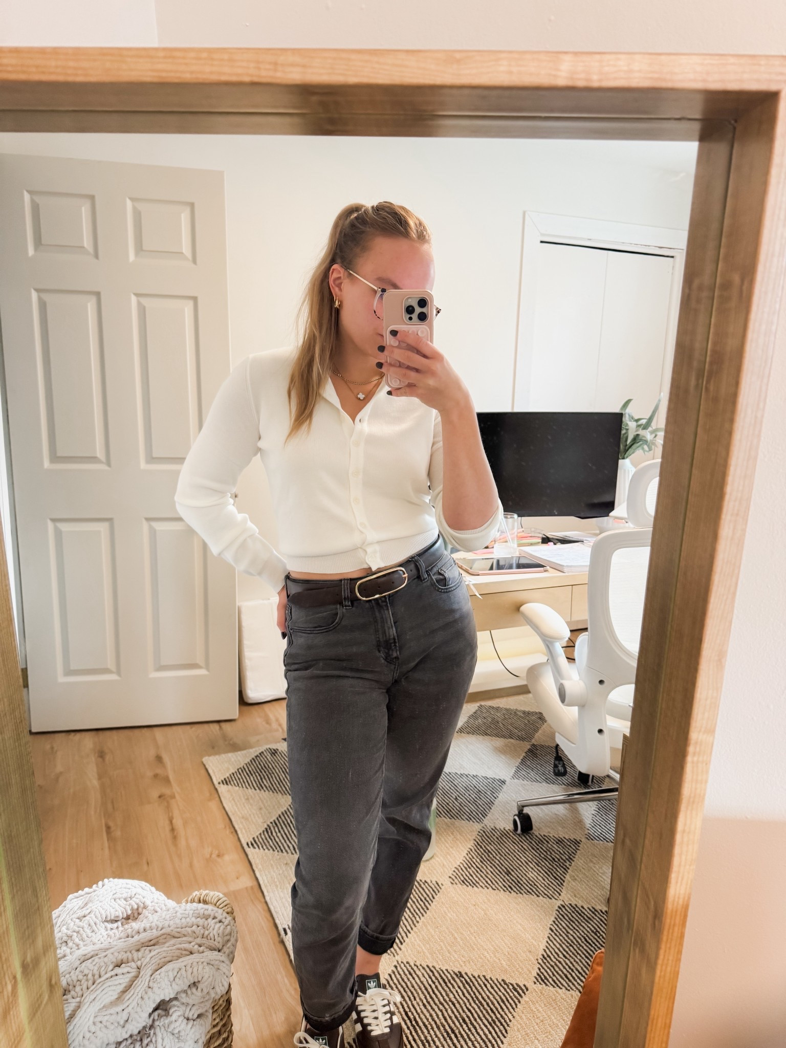 Casual work from home outfit🤍

#LTKcanada #LTKjeans #LTKstyletip