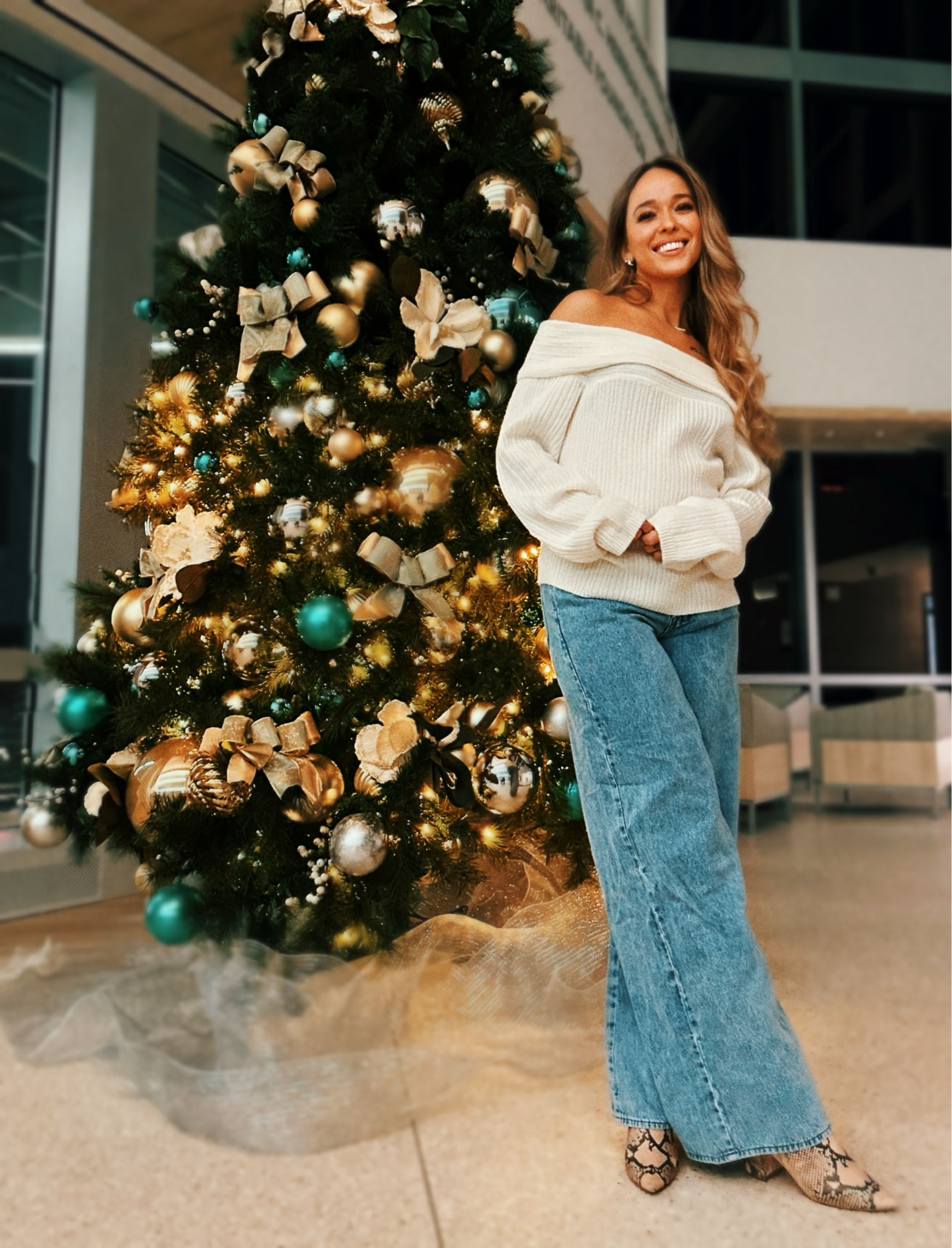 Serving festive looks all night 🎄✨ Find all the outfit details to sparkle and shine at your holiday parties! #christmaschic

#LTKHoliday